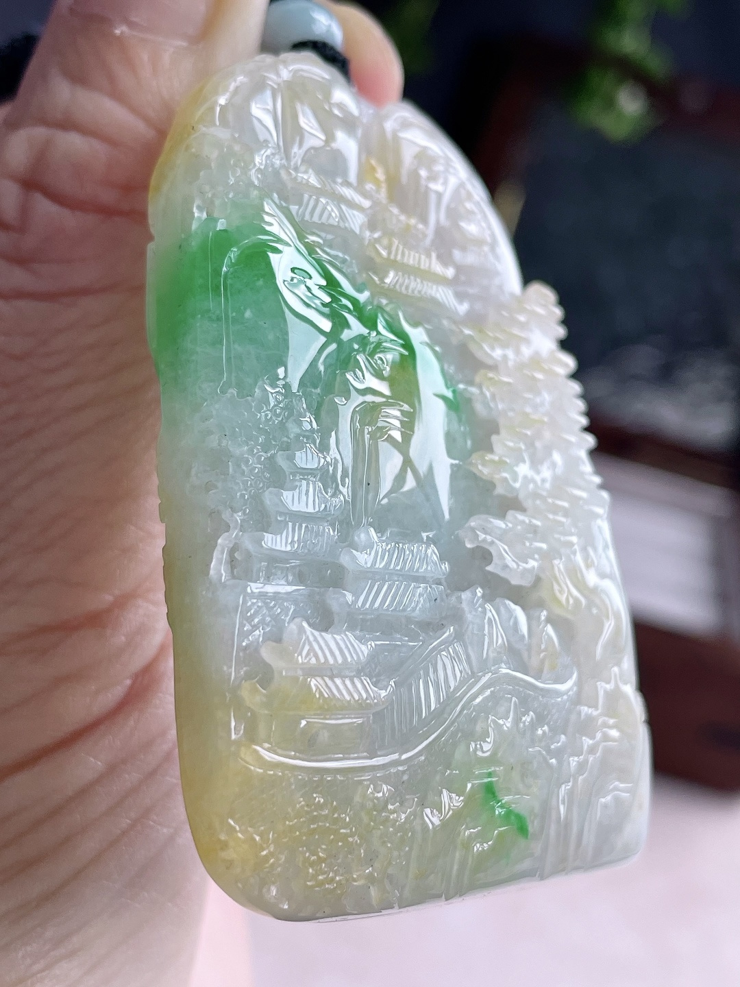 【裸石】冰黄加绿山水牌大山水牌吊坠 【说明】缅甸 无裂 性比高 超厚 【尺寸】59.3-38-12.3 【重量】58.8克