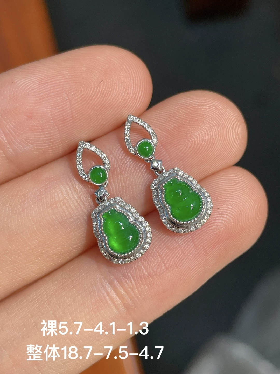 ️阳绿葫芦耳坠，无裂 18k金镶嵌，5.7-4.1-1.3
