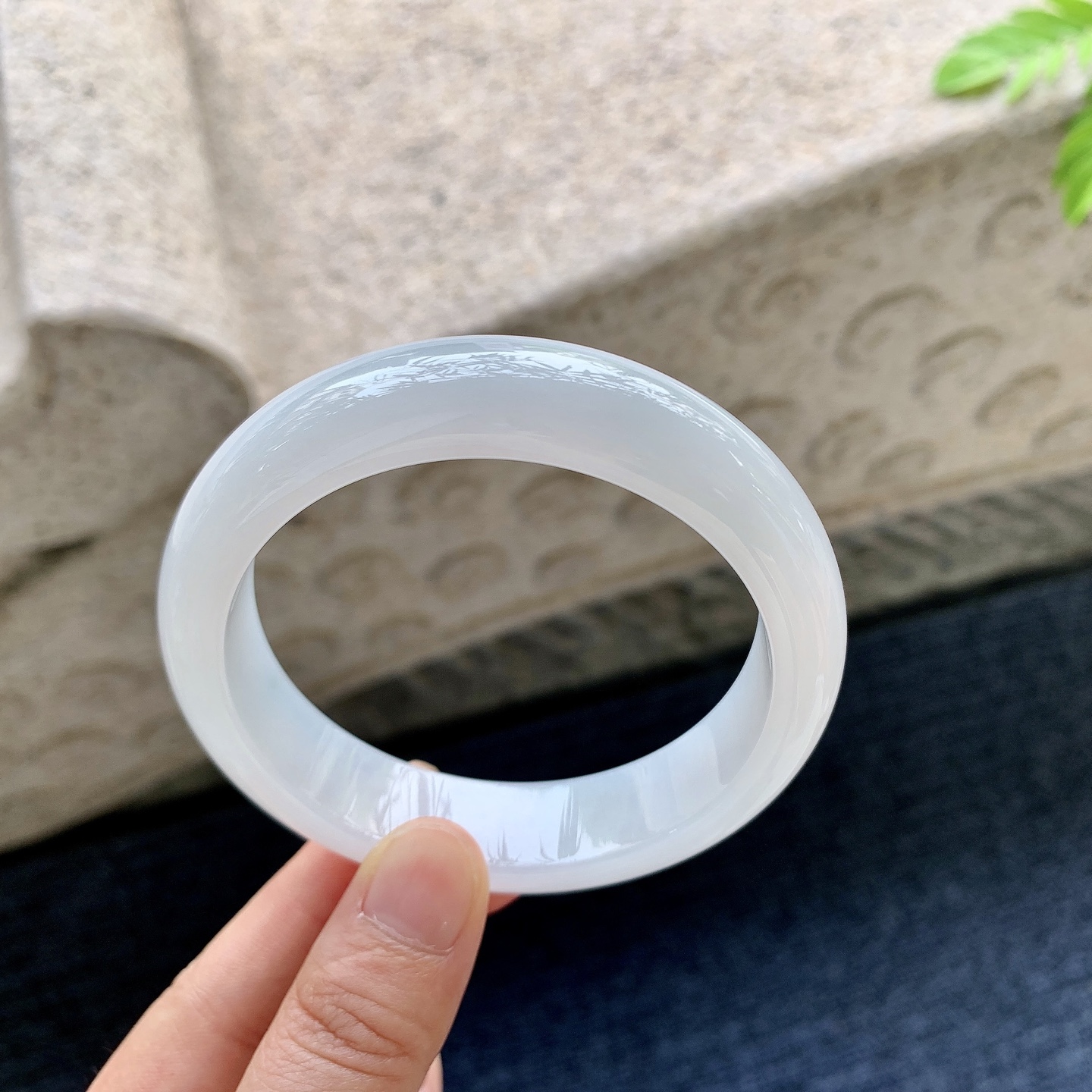 正圈59 60 圈口60.2/15.2/8.8 编码QX090641 细糯白底，水润，种老，细腻，无裂