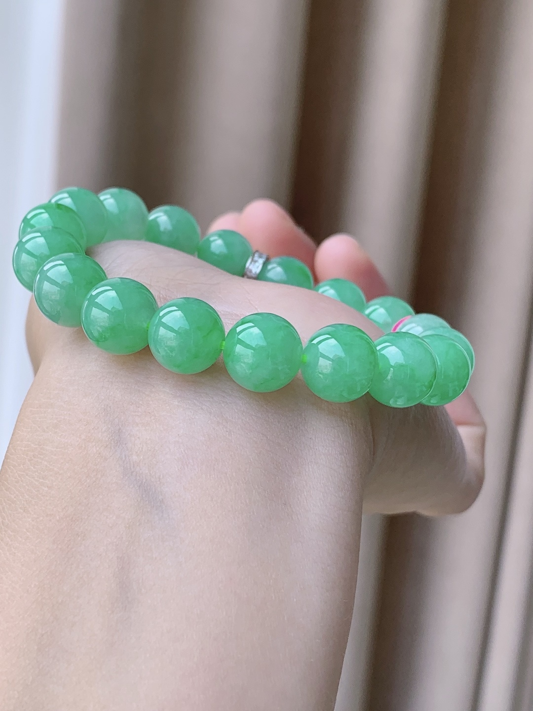 【珠子】冰果绿手串圆珠珠子手串 【说明】缅甸 性比高 【尺寸】10.8mm 【重量】40.6克