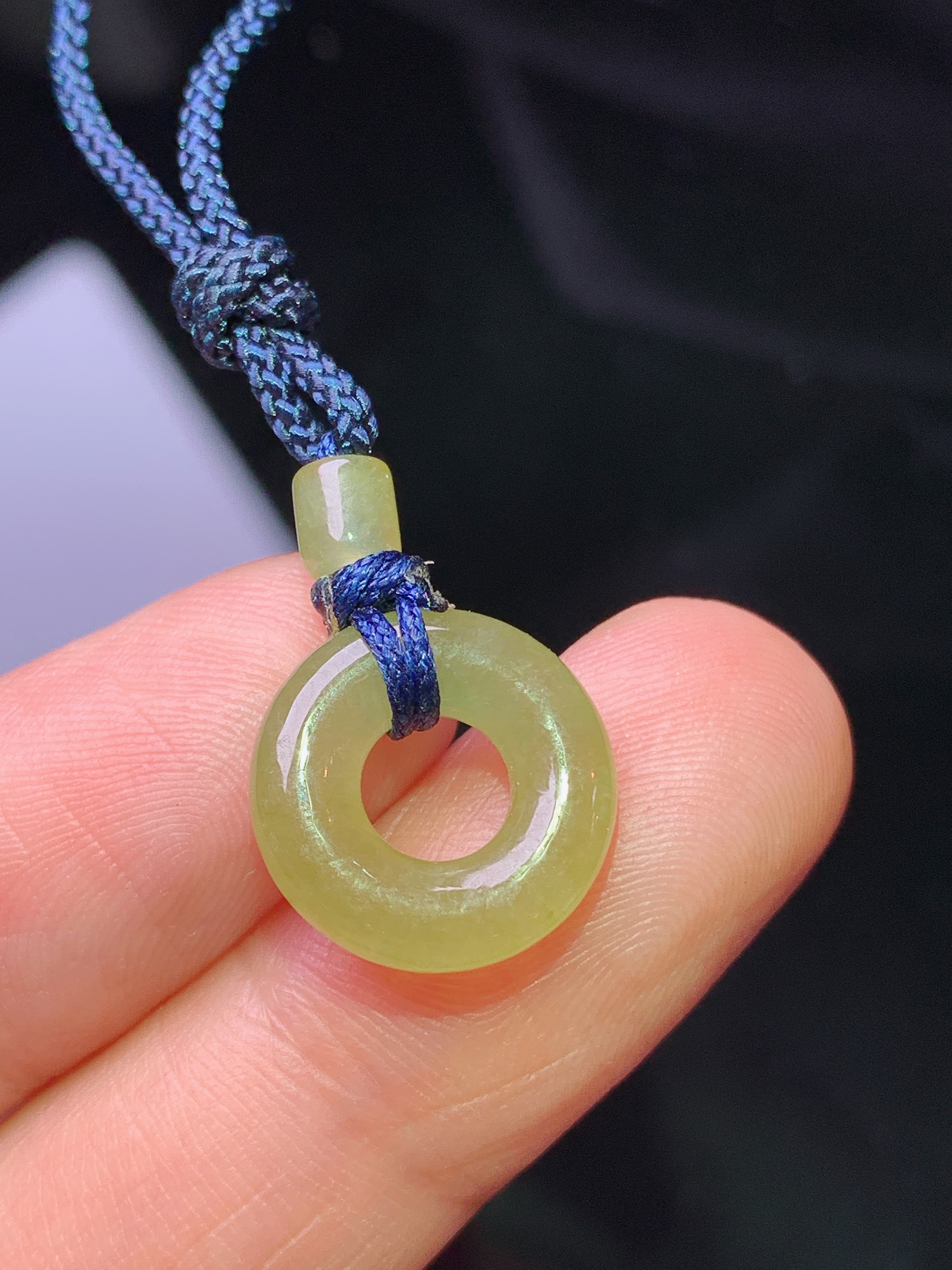 黄翡平安环吊坠 玉质细腻 色泽艳丽清新 水润亮眼 整体尺寸13.2*3.8 v4