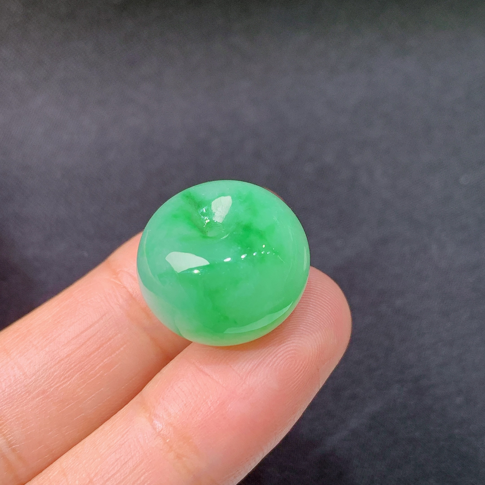 冰飘绿路路通，镶嵌佳品，冰润细腻，种水足，Qc 尺寸17.3*12.1