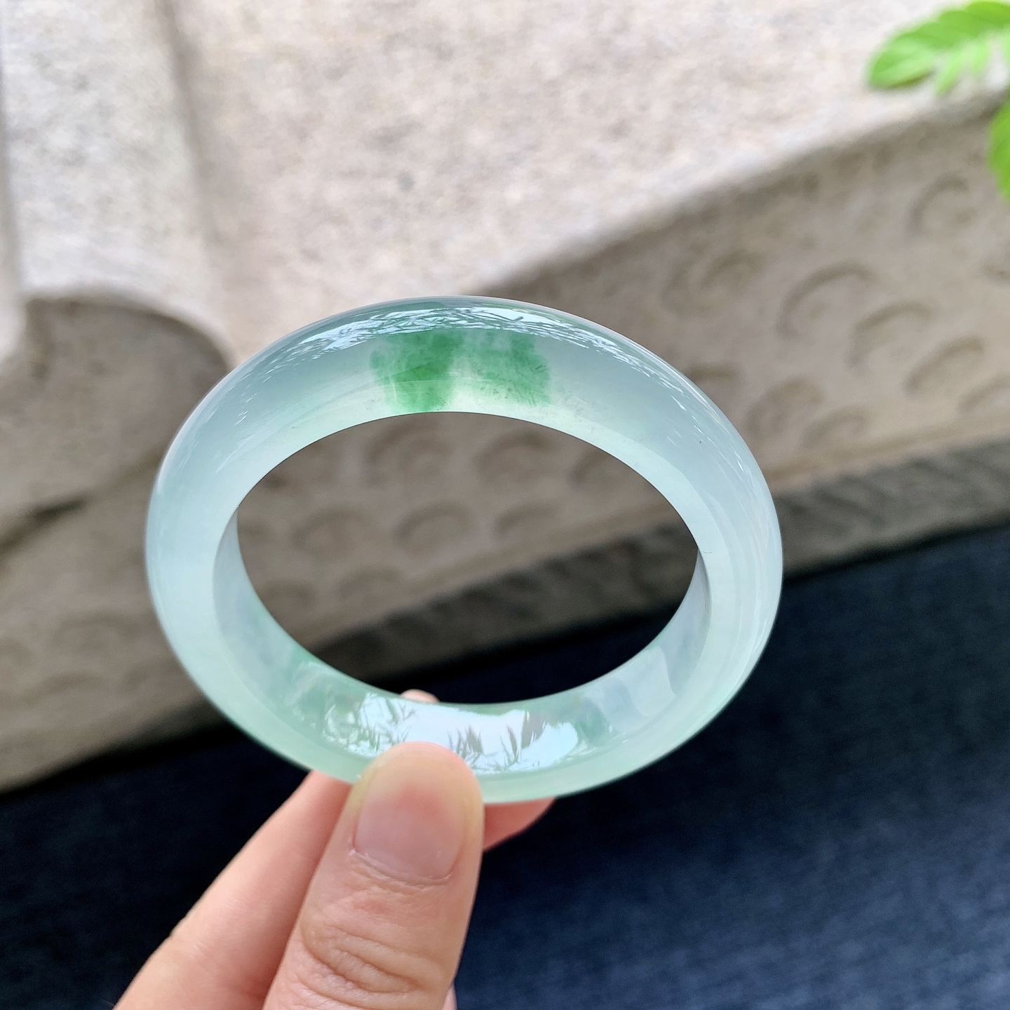 正圈50 51 圈口51.6/12/8.3 编码G9090625 冰种飘绿，清透，水润，种老，细腻，无裂