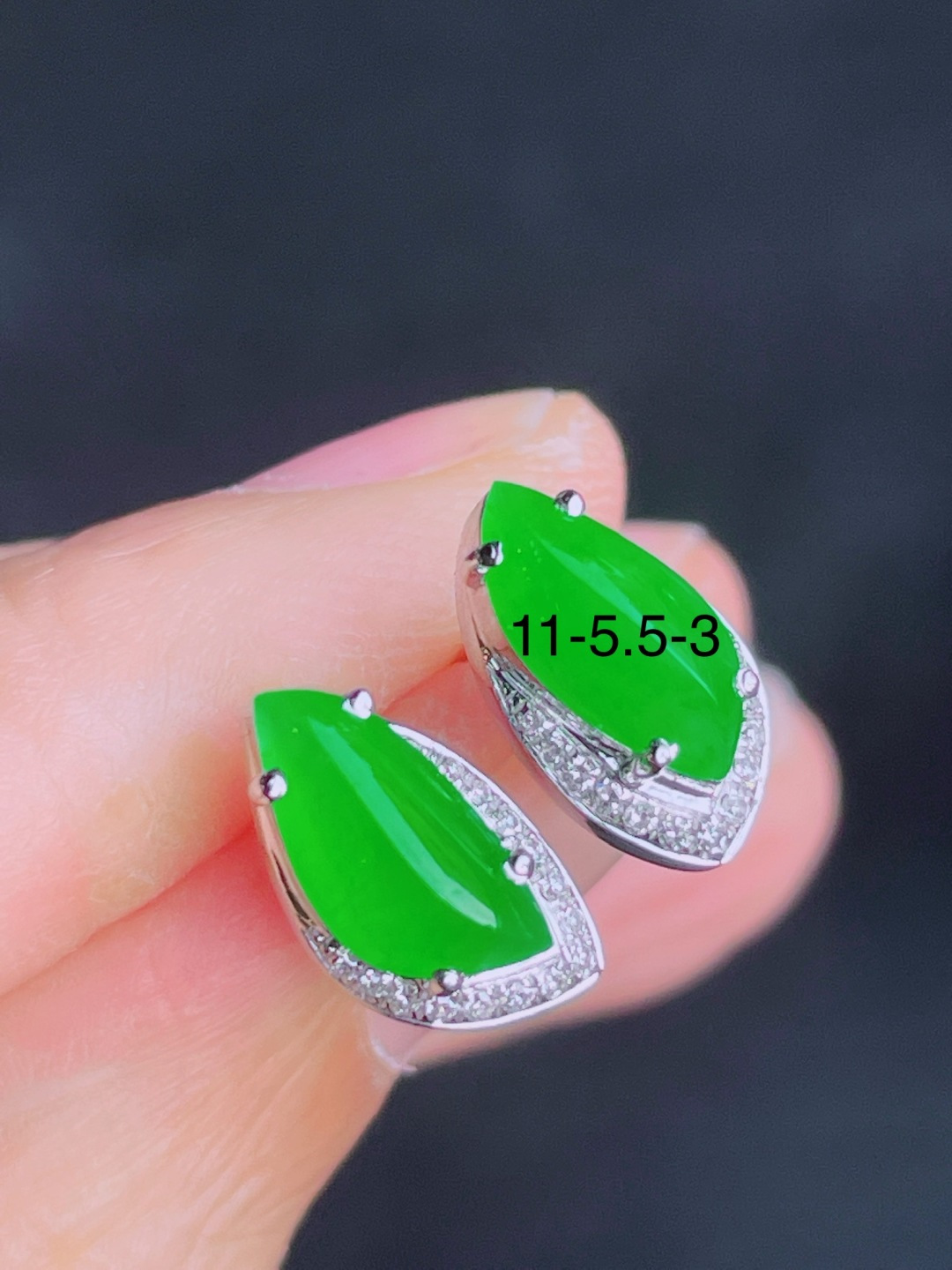 ️高冰绿福瓜耳钉 晶莹剔透，新颖时尚，无裂，11-5.5-3