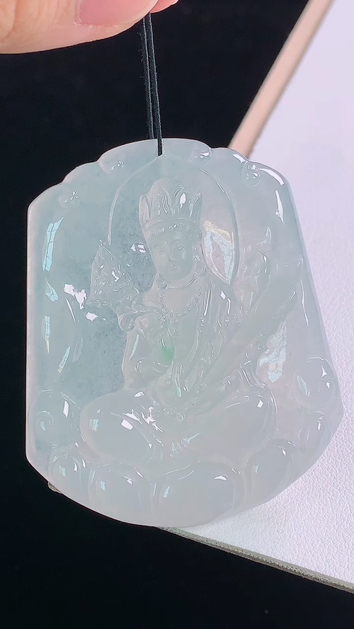 ️冰飘绿虚空藏观音，无裂，尺寸:56.0-46.7-6.5mm 18