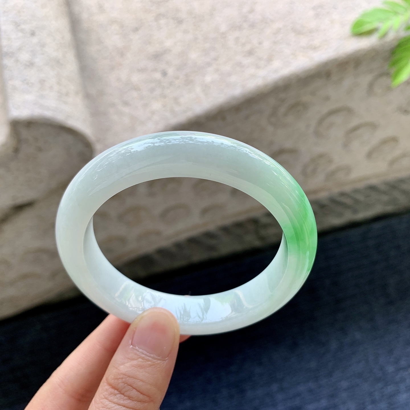 正圈55 56 圈口56.6/12.6/9 编码T1090603 飘绿，水润，种老，细腻，有棉线