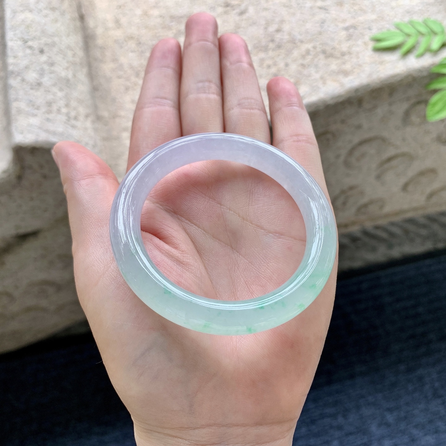 圆条49 50 圈口50.3/9/8.7 编码LH090726 冰糯飘绿，水润，种老，细腻，无裂