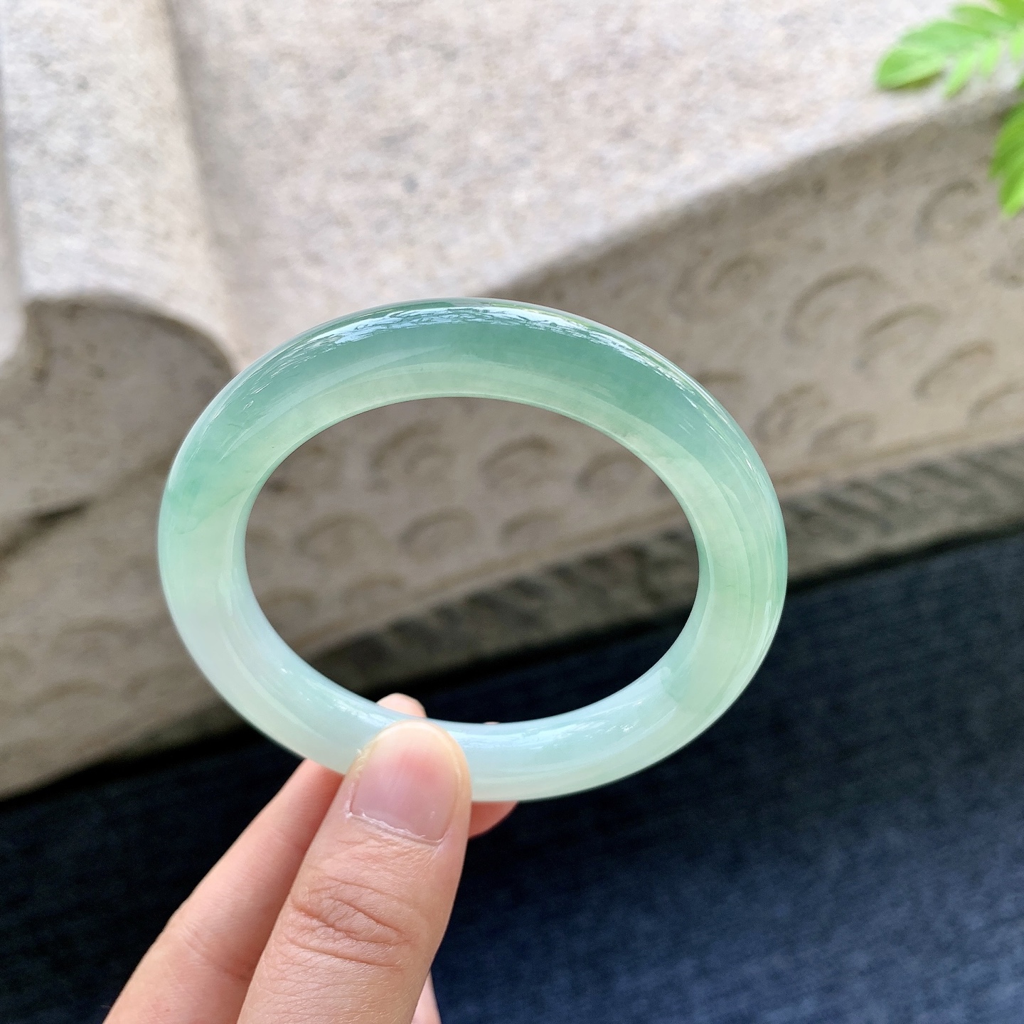 圆条52 53 圈口53.4/10/9.5 编码AD090613 冰糯晴绿，水润，种老，细腻，打灯有棉线