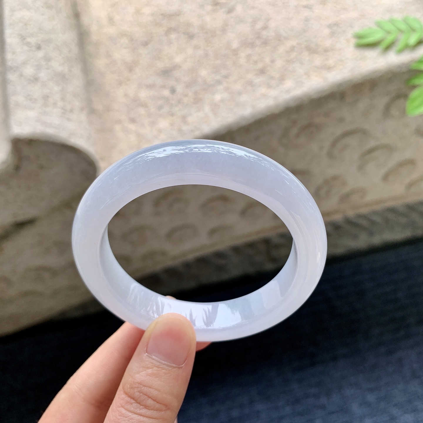 正圈54 55 圈口54/12.1/8.6 编码T1090810 糯冰淡，水润，种老，细腻，打灯有棉线