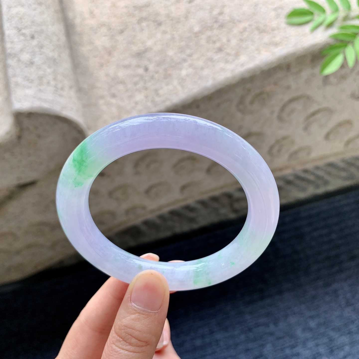 圆条57 58 圈口58/11/10.8 编码H6091941 春彩，水润，种老，细腻，打灯有晶体