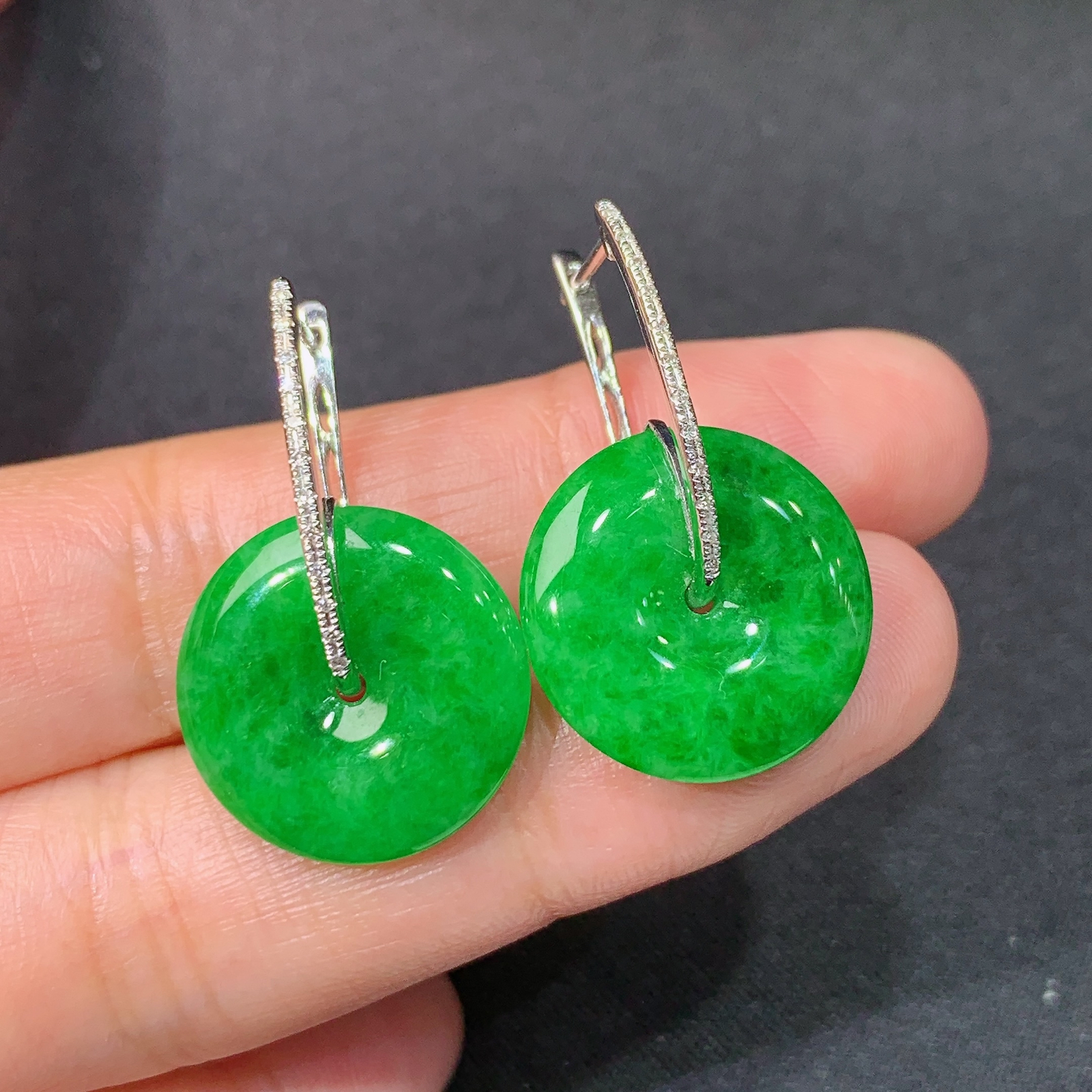 阳绿平安扣耳坠，18k金镶嵌，简约时尚，冰润细腻，种水足，M002 尺寸16.9*3.3
