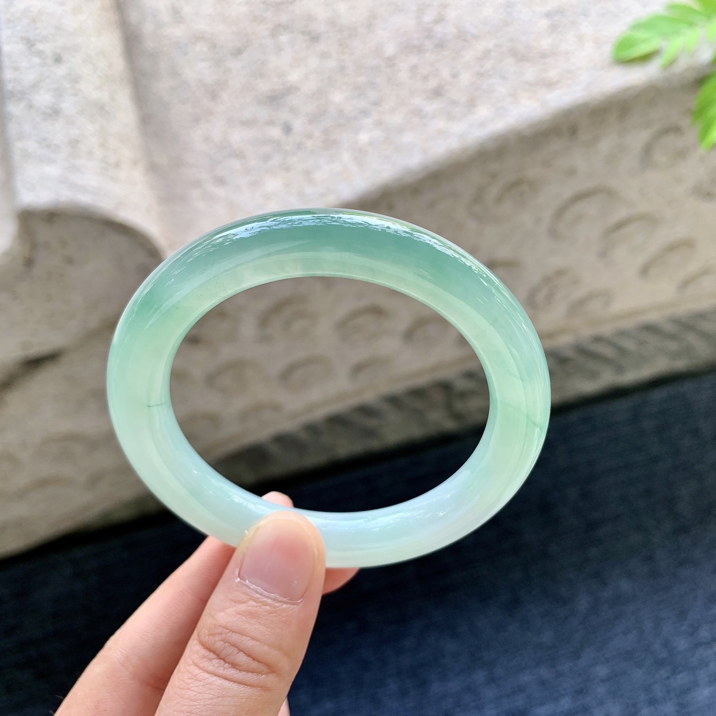圆条52 53 圈口53.4/10/9.5 编码AD090613 冰糯晴绿，水润，种老，细腻，打灯有棉线