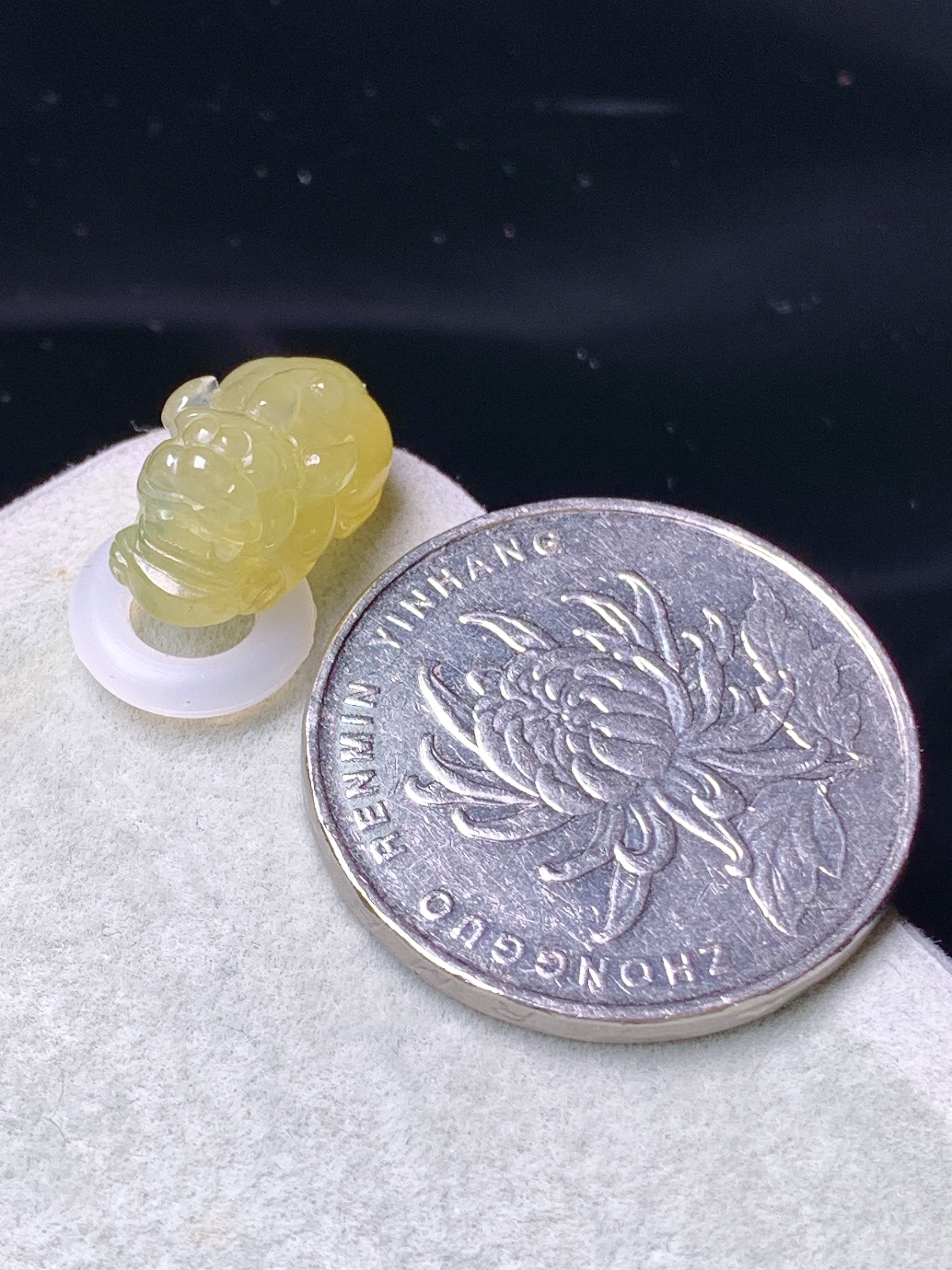 黄翡貔貅吊坠 玉质细腻 色泽艳丽清新 水润亮眼 整体尺寸15*8*8.5 v4