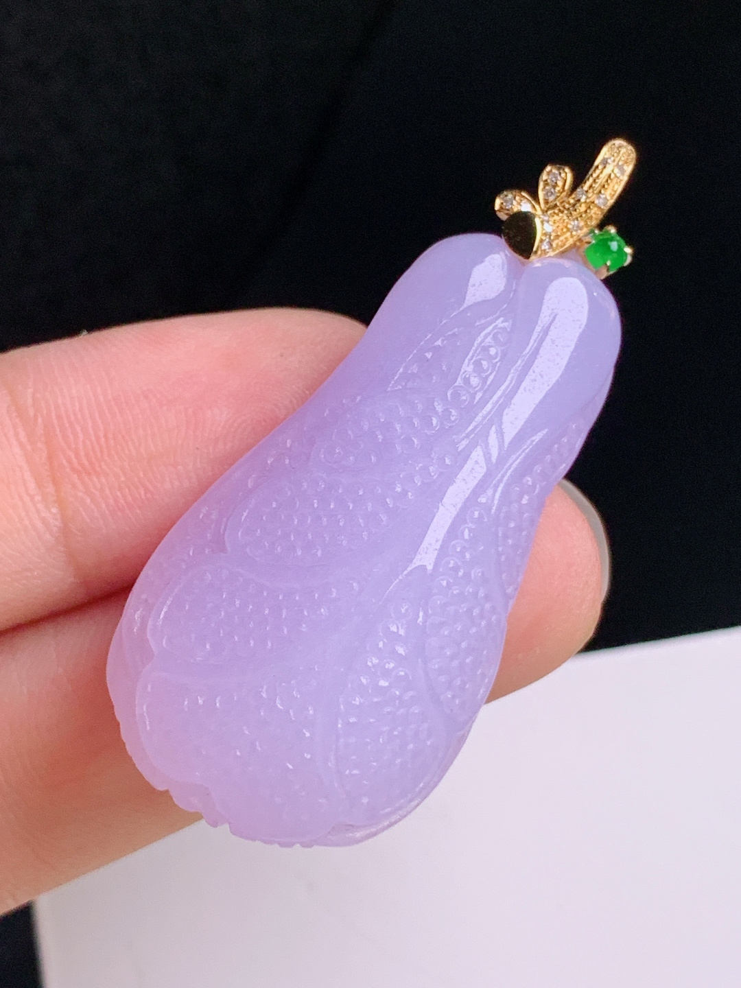 ️ 白菜吊坠，色浓饱满，雕工细腻，百财聚来 你，裸石37.3-19.9-10 整体45.9 29