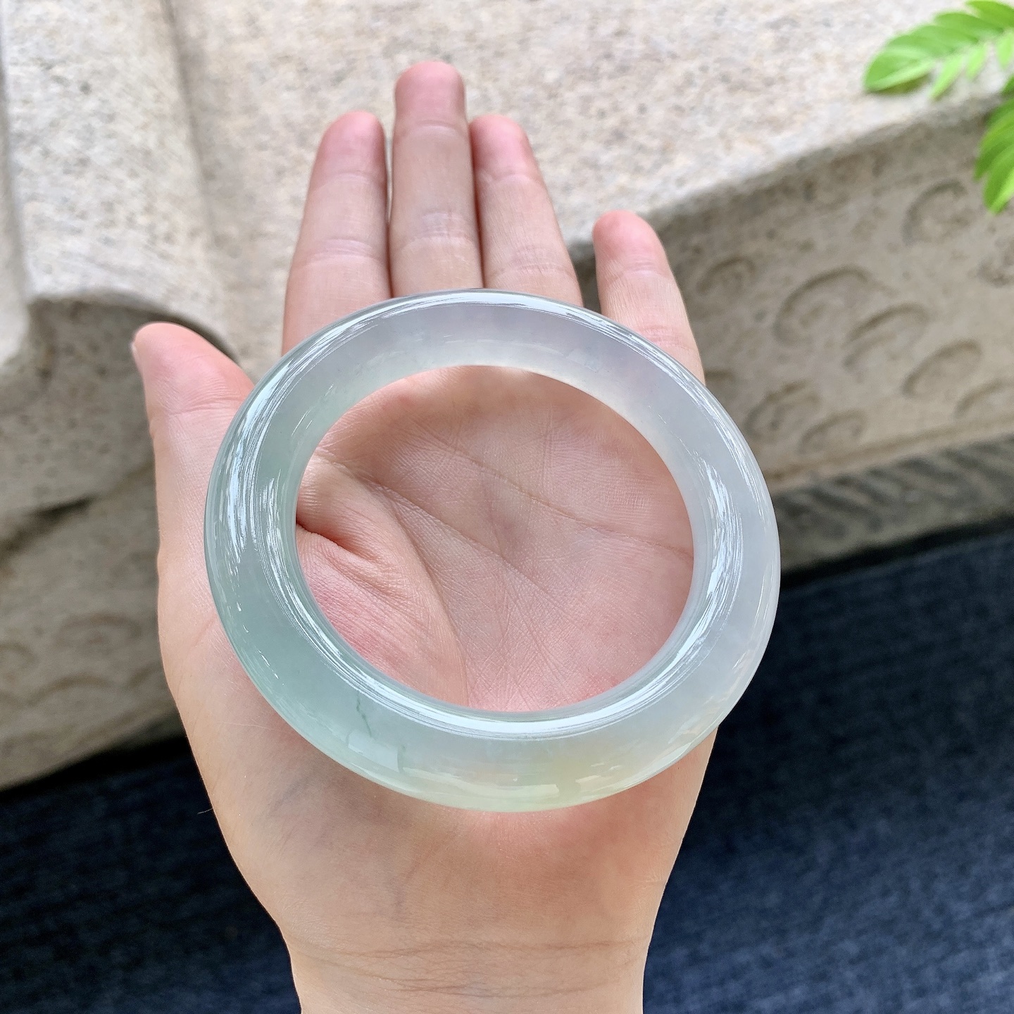 圆条54 55 圈口55.6/11.5/11.6 编码G6090360 冰晴底飘黄翡，清透，水润，种老，细腻，无裂