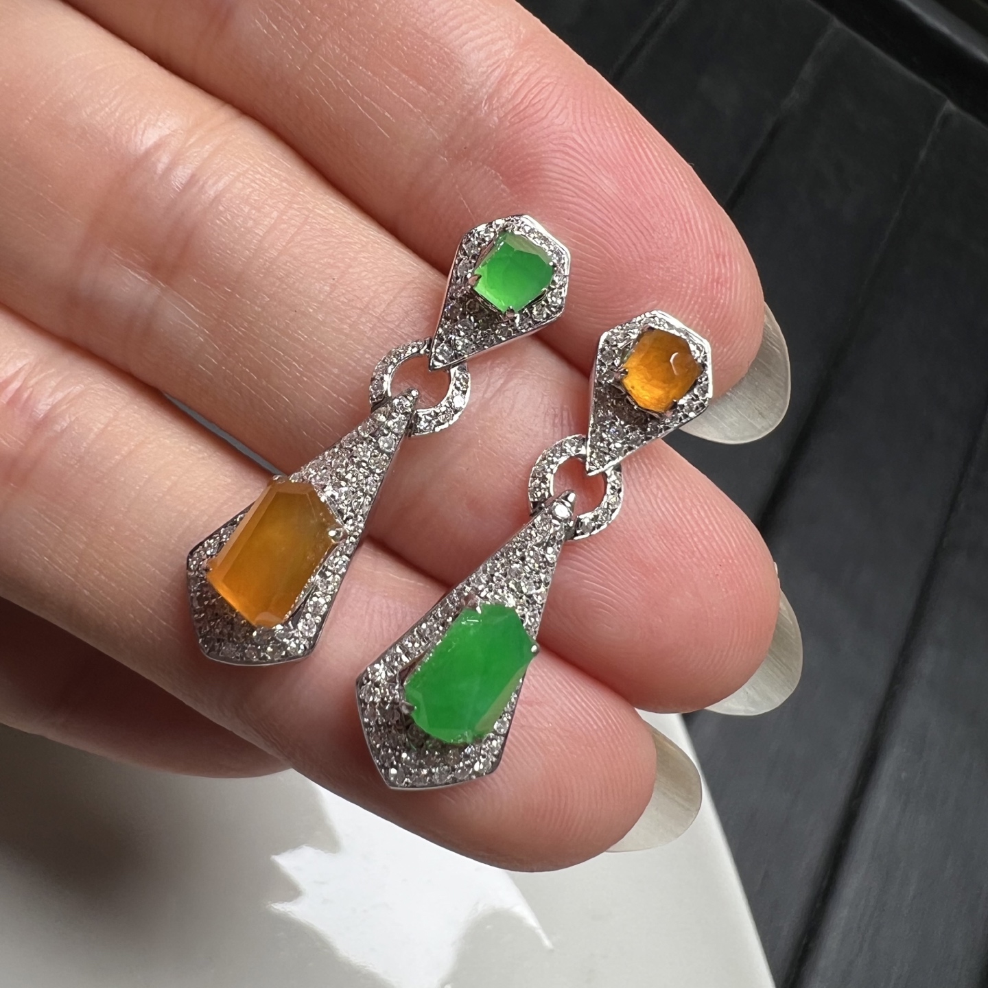 ️18k金钻石镶嵌冰种起光阳绿黄翡双色撞色设计翡翠耳坠耳钉天然缅甸A货，6.9-4.7