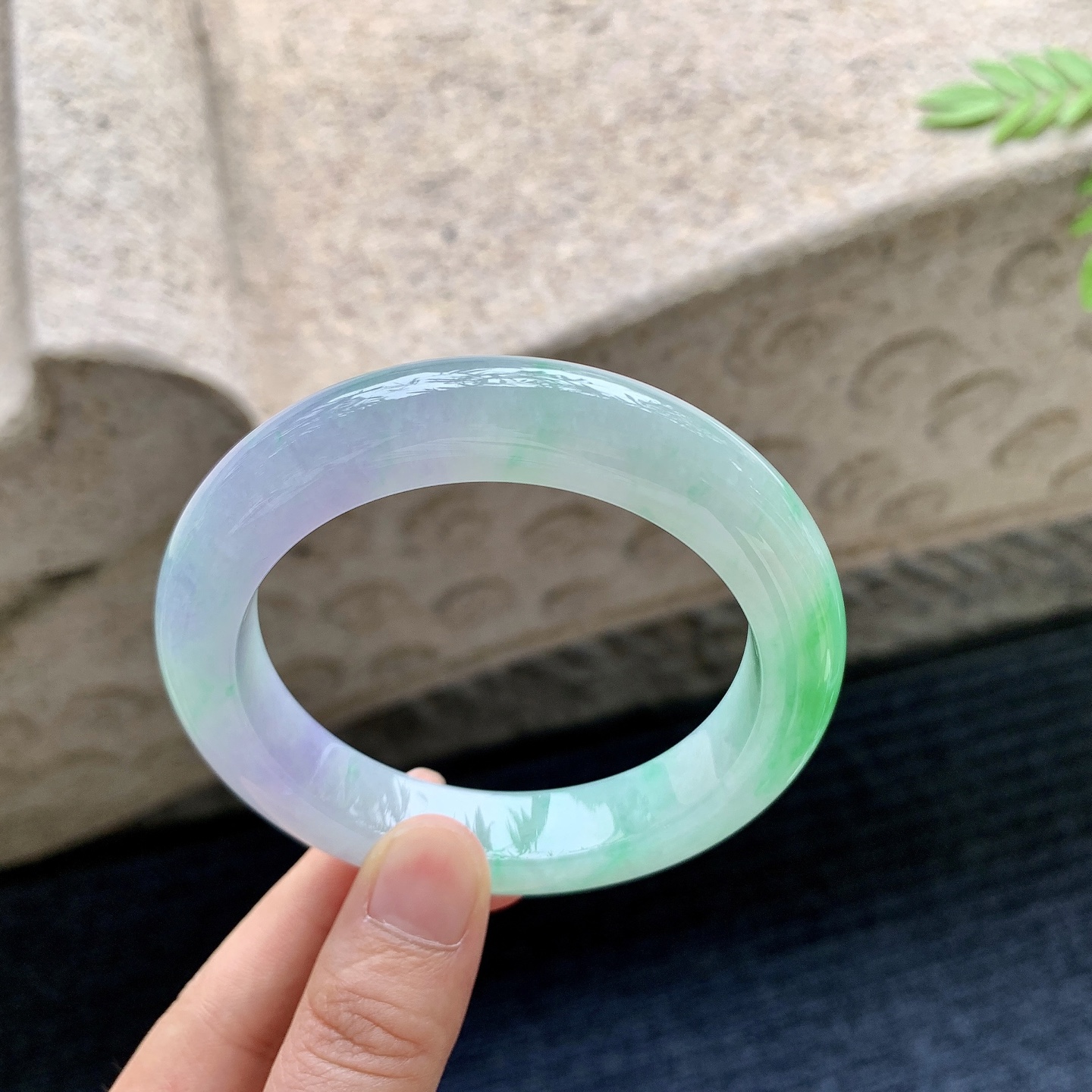 正圈56 57 圈口57.5/12.2/10 编码H6090815 糯冰椿彩，水润，种老，细腻，无裂