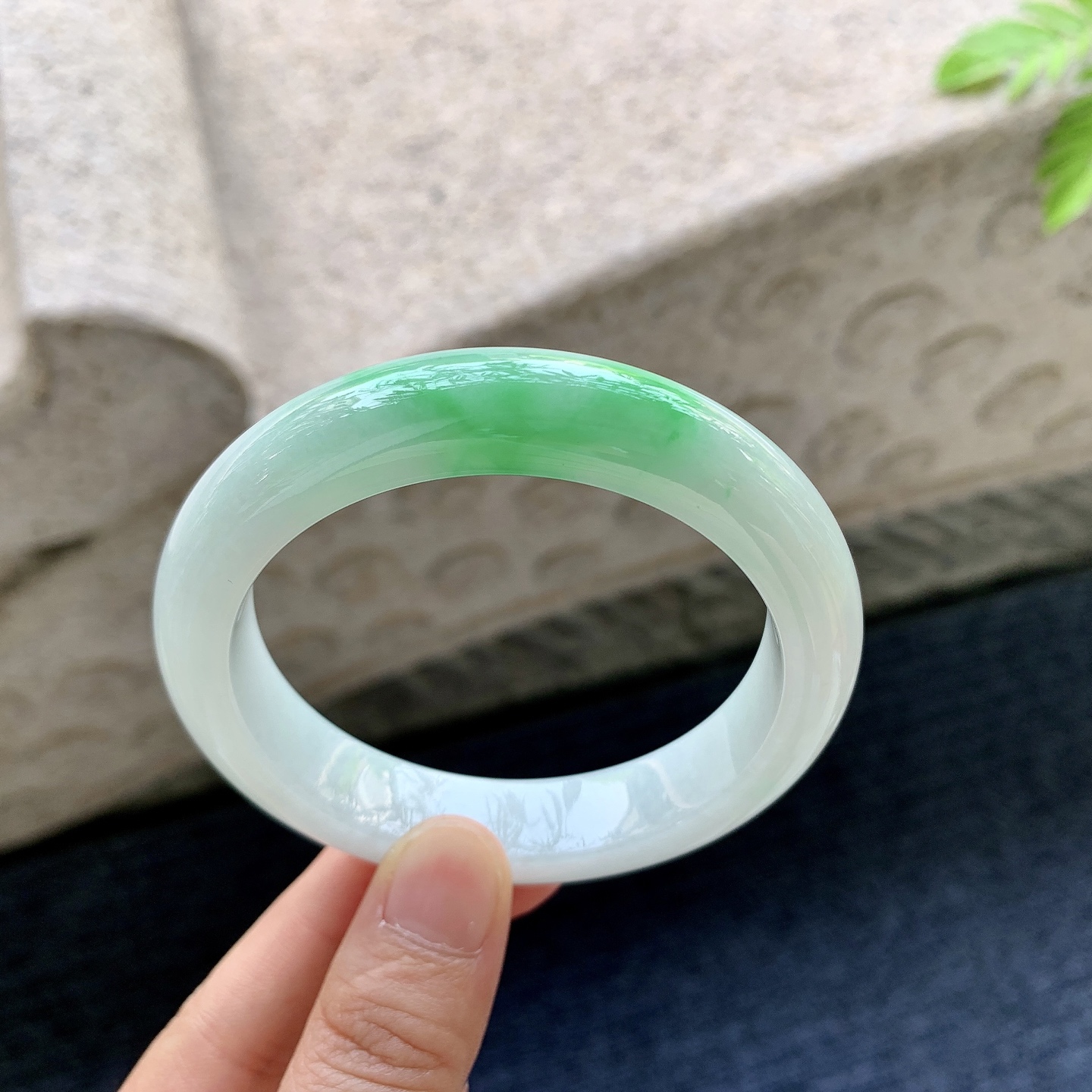 正圈55 56 圈口56.6/12.6/9 编码T1090603 飘绿，水润，种老，细腻，有棉线