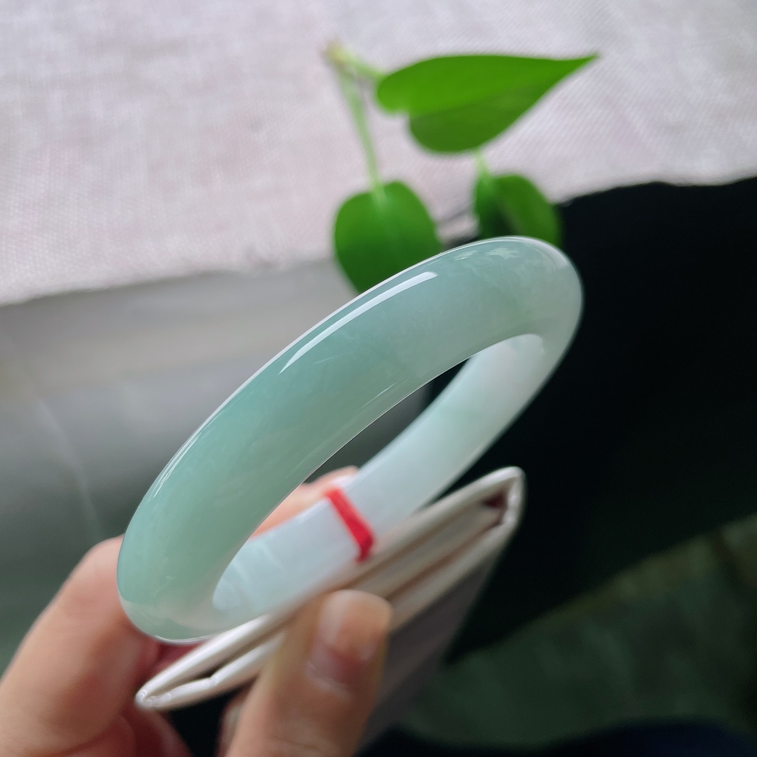 56.3/11.2/9.6，蓝底正圈，晶体线洒金，种水通透起胶，蓝底色干净纯粹，无多余杂色，简约素雅耐品耐看。ss59500a