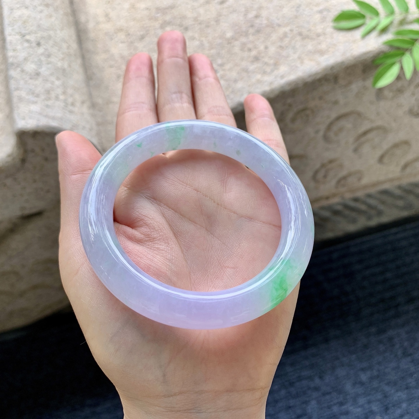 圆条57 58 圈口58/11/10.8 编码H6091941 春彩，水润，种老，细腻，打灯有晶体