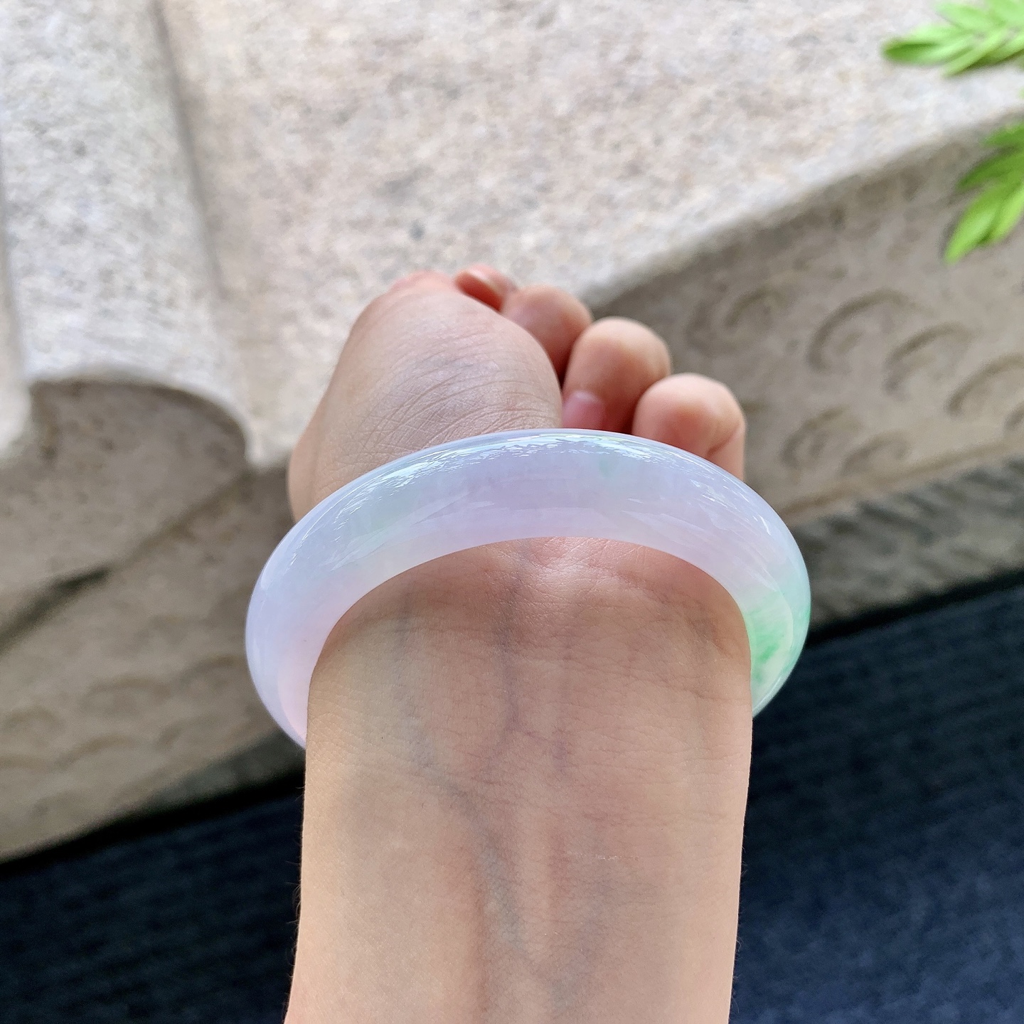 正圈51 52 圈口52.4/11.8/9 编码DZ090761 冰糯春彩，水润，种老，细腻，打灯有纹线