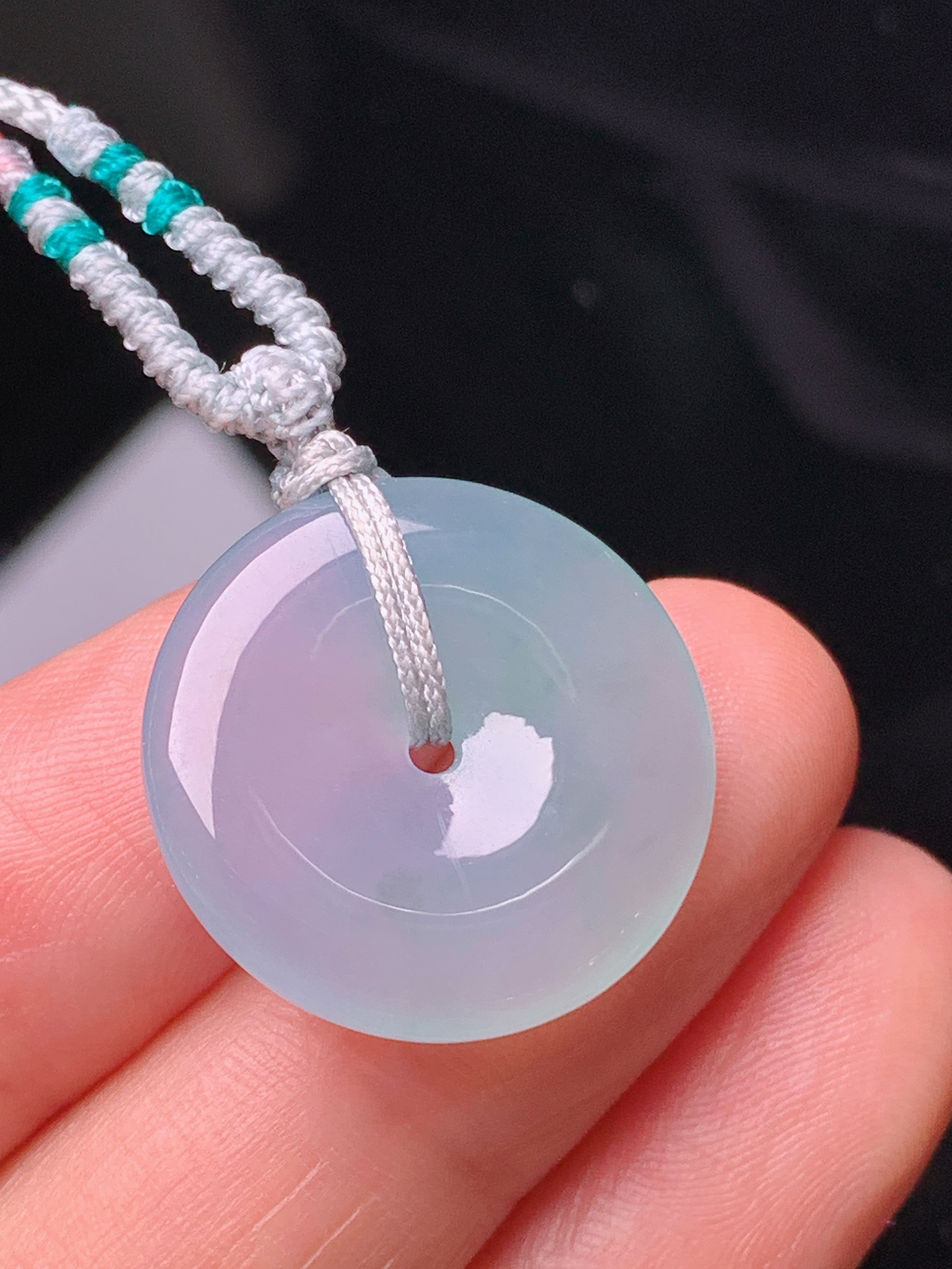 冰种平安扣吊坠 玉质细腻 色泽艳丽清新 水润亮眼 整体尺寸20.8*4.2 v4