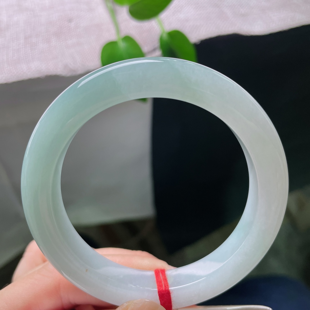 56.3/11.2/9.6，蓝底正圈，晶体线洒金，种水通透起胶，蓝底色干净纯粹，无多余杂色，简约素雅耐品耐看。ss59500a