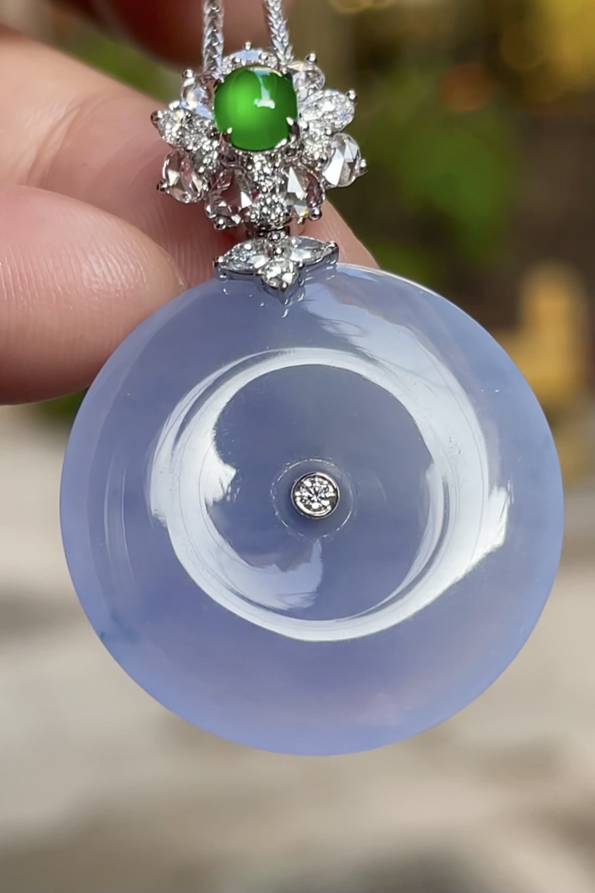 ️【冰种，平安扣】大件饱满，通透水润，玉质细腻，翠色鲜艳，18k金奢华钻石镶嵌️，36.3*24.8*4