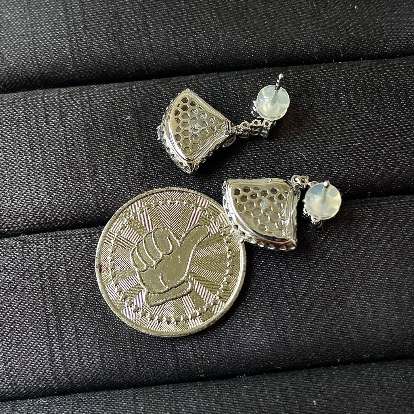 ️缅甸冰种阳绿扇形耳坠，色辣，18k金镶嵌，饱满水润，无裂，裸石尺寸9.5/12.5/3.5--26.5编码0918好数字