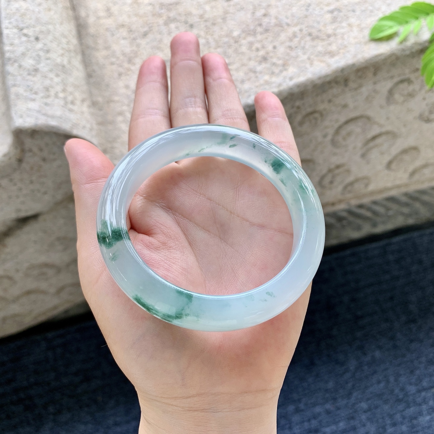 正圈58 59 圈口59.3/12.5/9.8 编码Q5090673 冰飘花，清透，水润，种老，细腻，打灯有棉絮