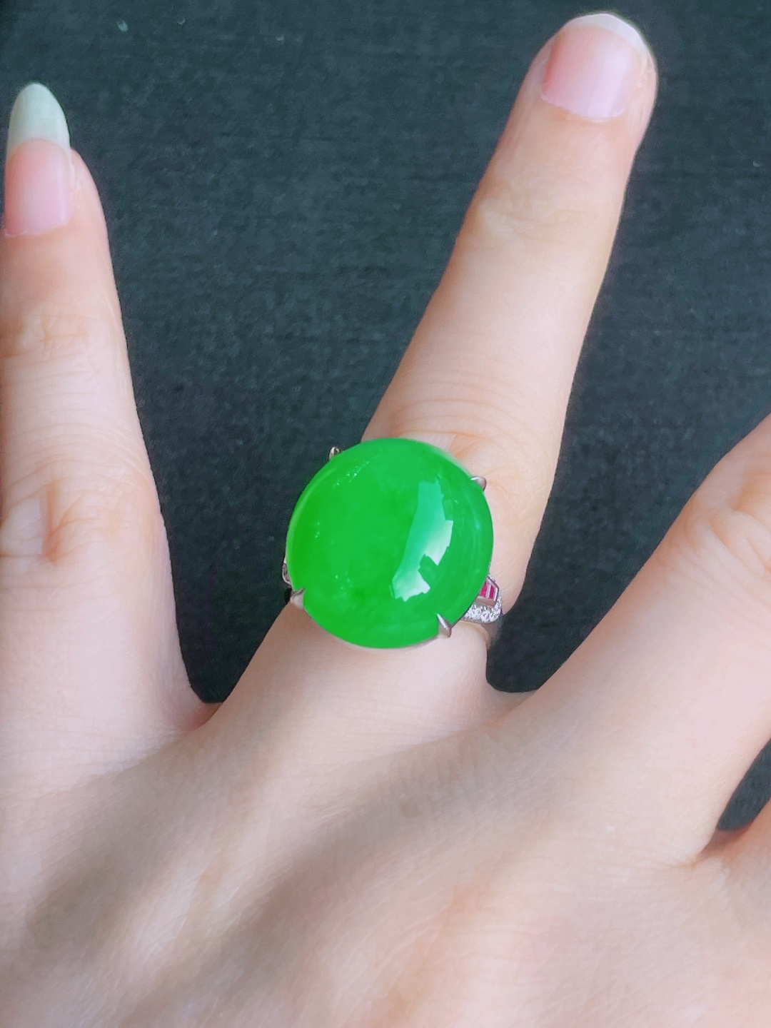 ️高冰绿蛋面戒指 晶莹剔透，新颖时尚，无裂，19-17.5-8