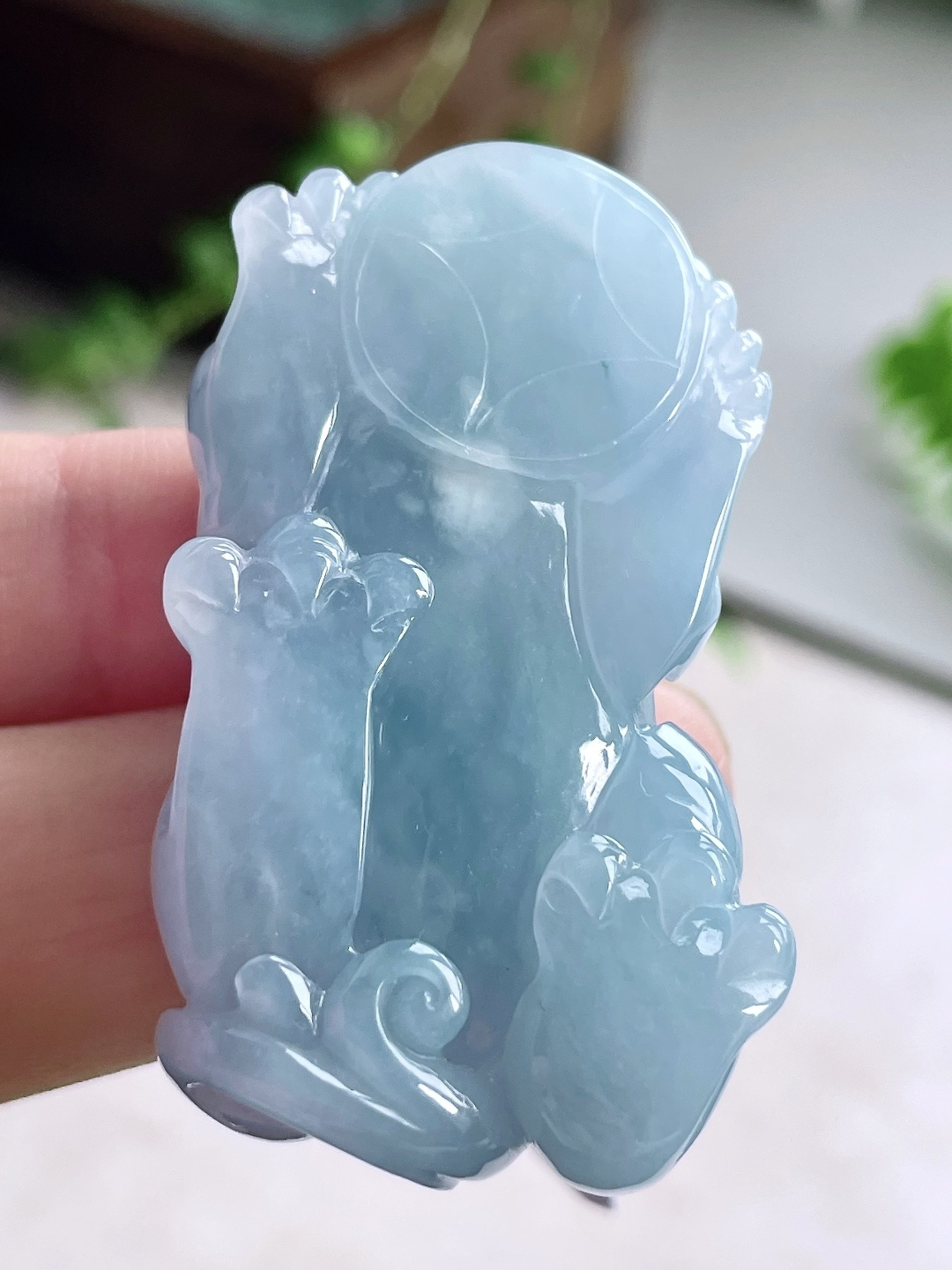 【裸石】冰貔貅吊坠 【说明】缅甸 无裂 性比高 超厚 【尺寸】48.8-27.5-12.4 【重量】35.7克