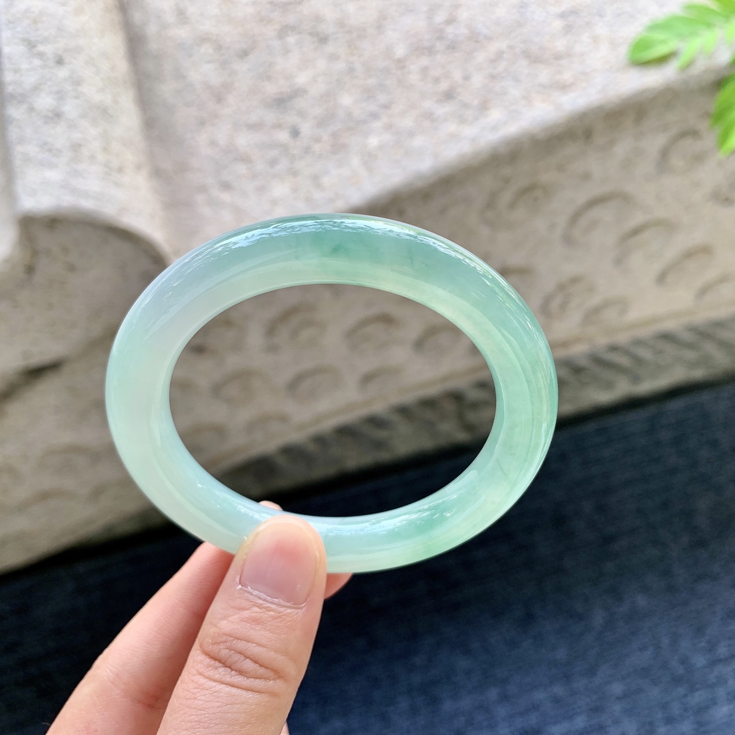 圆条52 53 圈口53.4/10/9.5 编码AD090613 冰糯晴绿，水润，种老，细腻，打灯有棉线