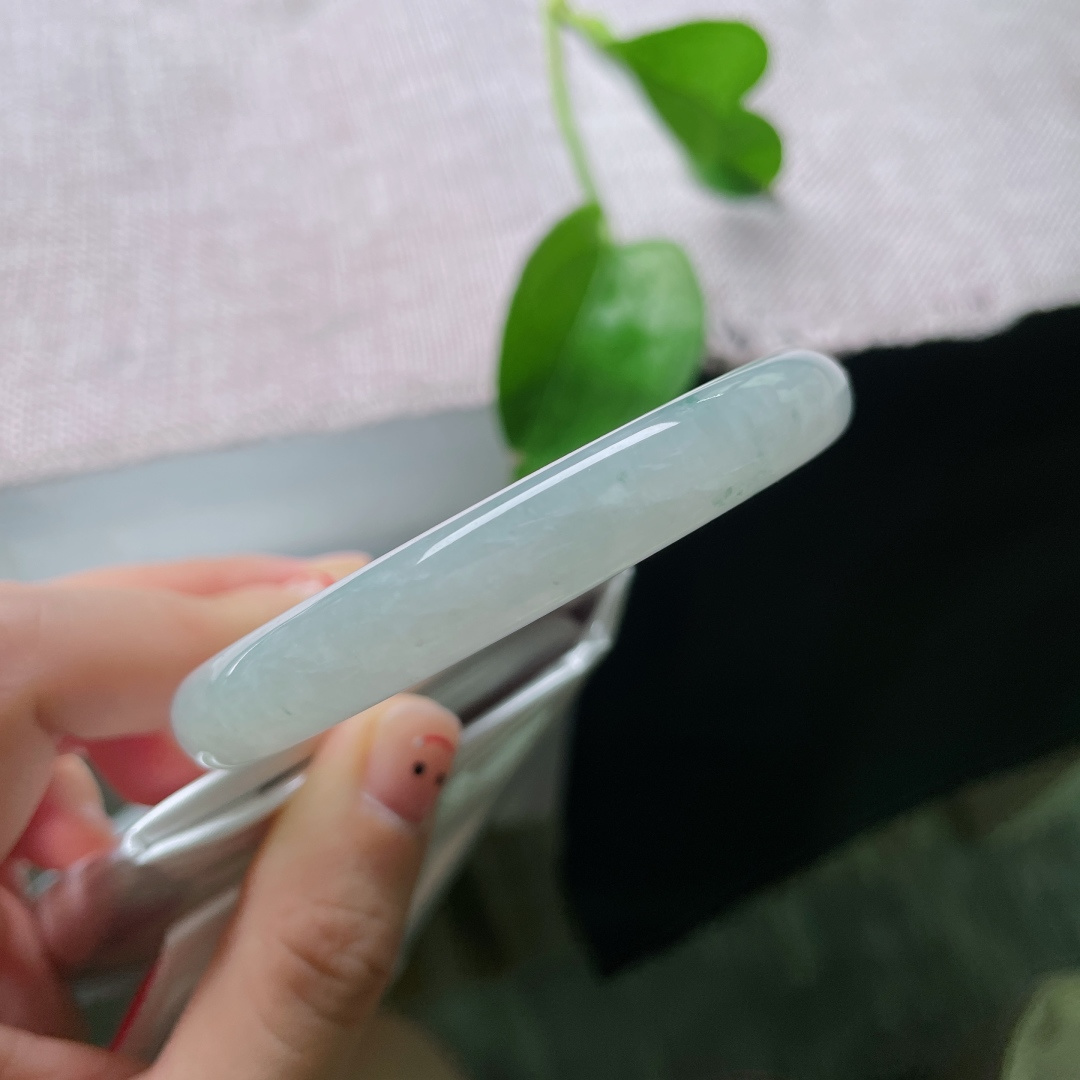 57.1/9.8，飘花圆条，缀数点清新绿飘花，简约清透灵气十足，皮纹，ss52508a
