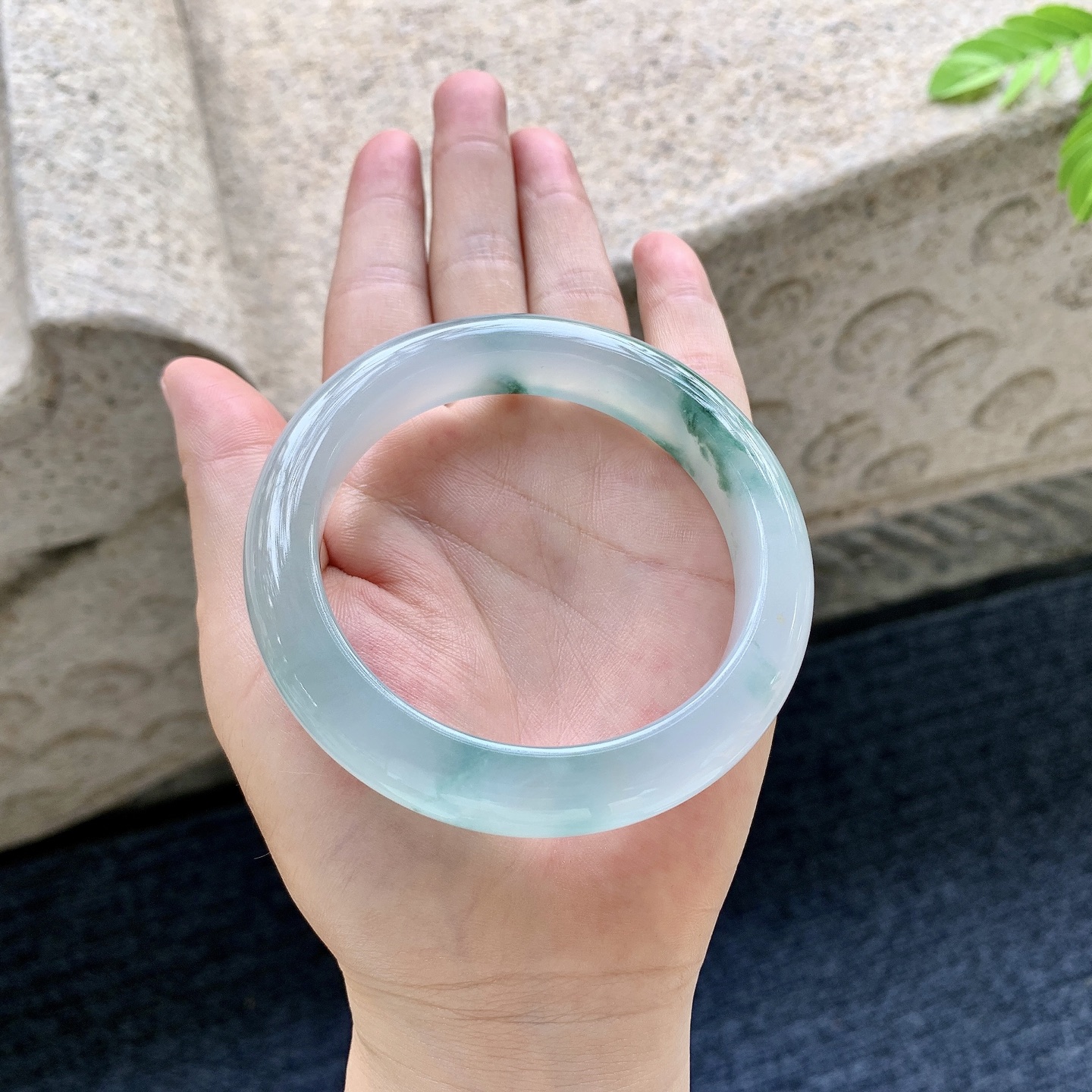正圈58 59 圈口59.3/12.5/9.8 编码Q5090673 冰飘花，清透，水润，种老，细腻，打灯有棉絮