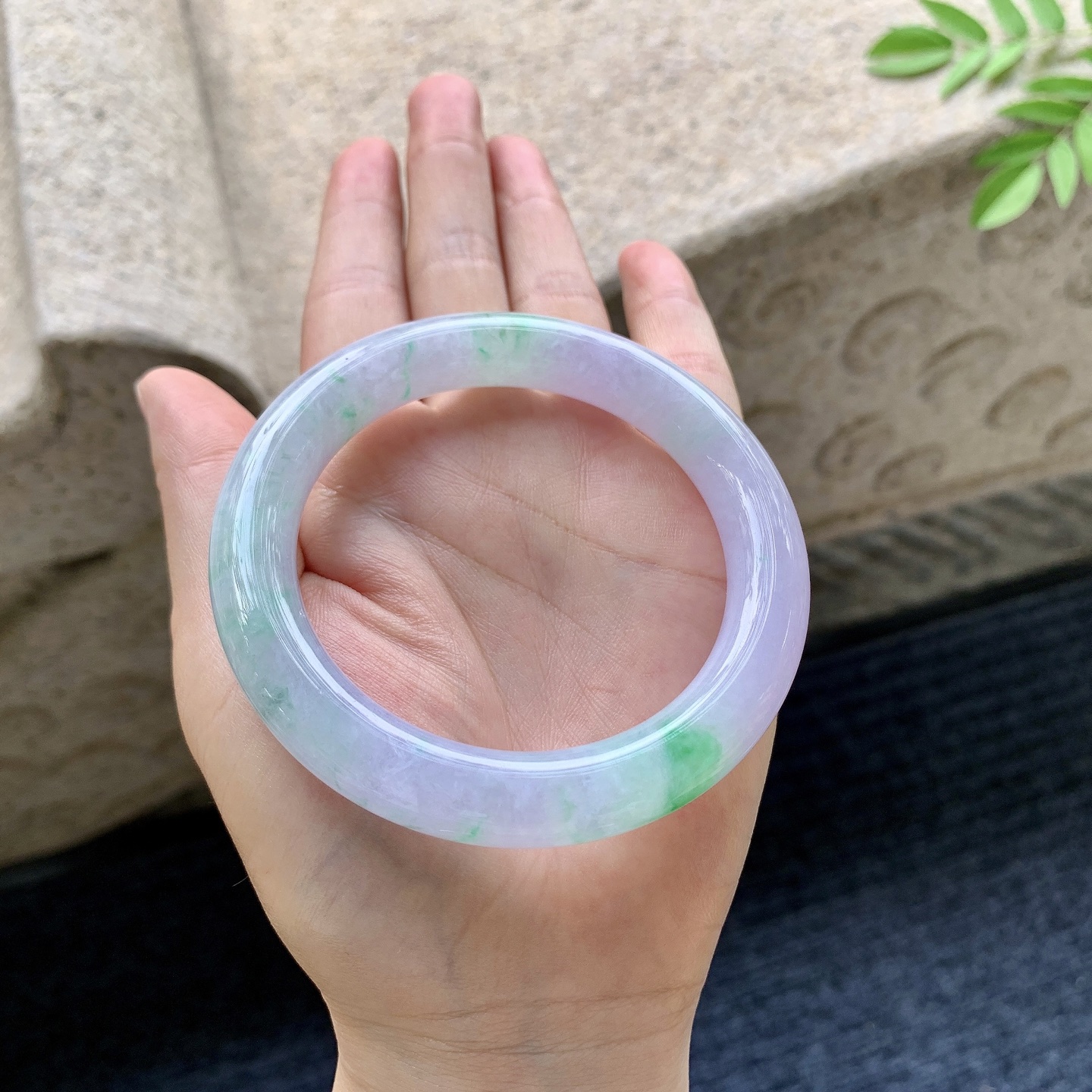 圆条57 58 圈口58/11/10.8 编码H6091941 春彩，水润，种老，细腻，打灯有晶体