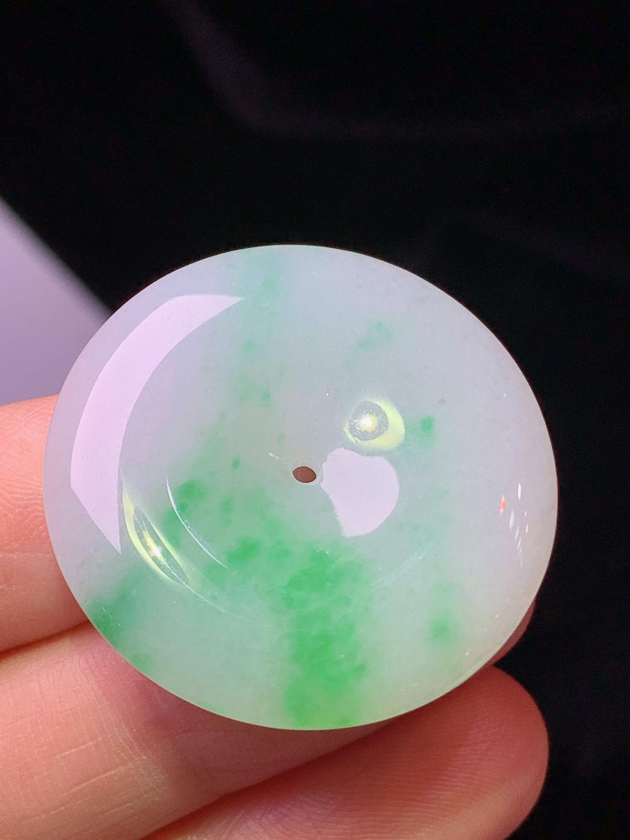 飘绿平安扣吊坠 玉质细腻 色泽艳丽清新 水润亮眼  整体尺寸30.8*6 w1