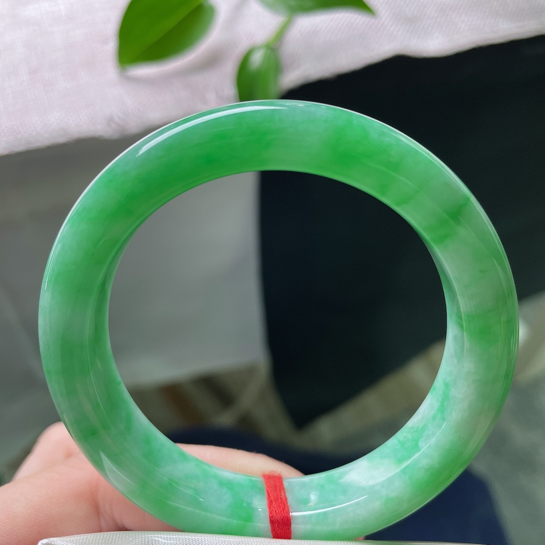 54.4/11.9/9.1，满绿正圈，颜色鲜艳夺目，光彩照人，水润，细腻，皮纹，ss59366a