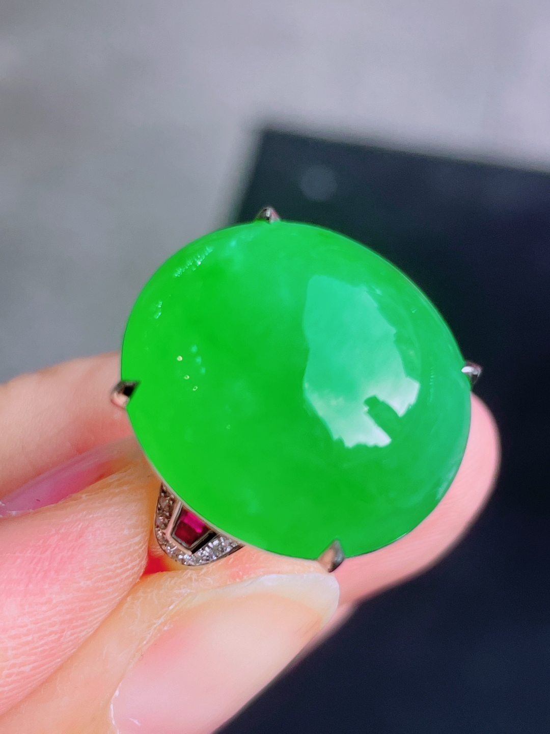 ️高冰绿蛋面戒指 晶莹剔透，新颖时尚，无裂，19-17.5-8