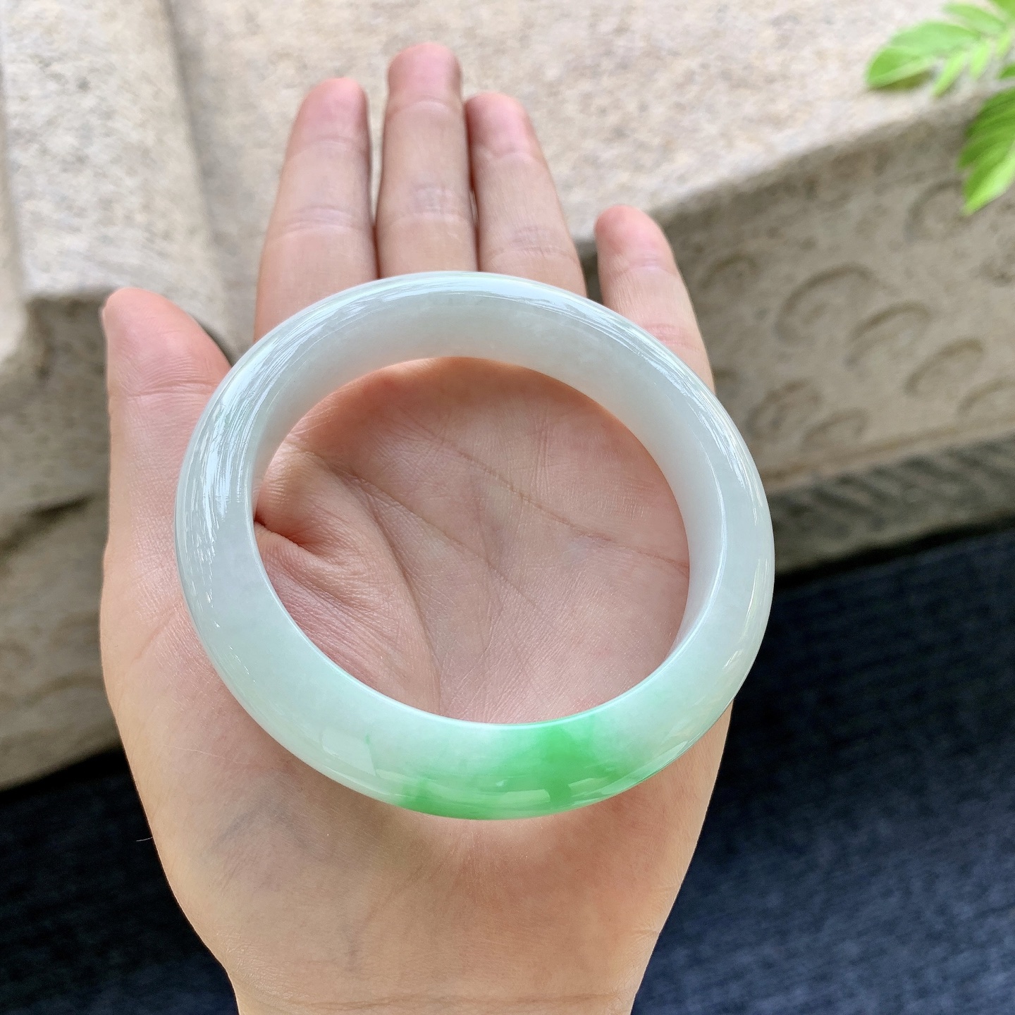正圈55 56 圈口56.6/12.6/9 编码T1090603 飘绿，水润，种老，细腻，有棉线