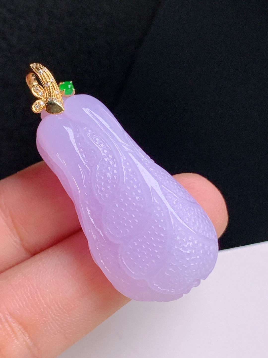 ️ 白菜吊坠，色浓饱满，雕工细腻，百财聚来 你，裸石37.3-19.9-10 整体45.9 29