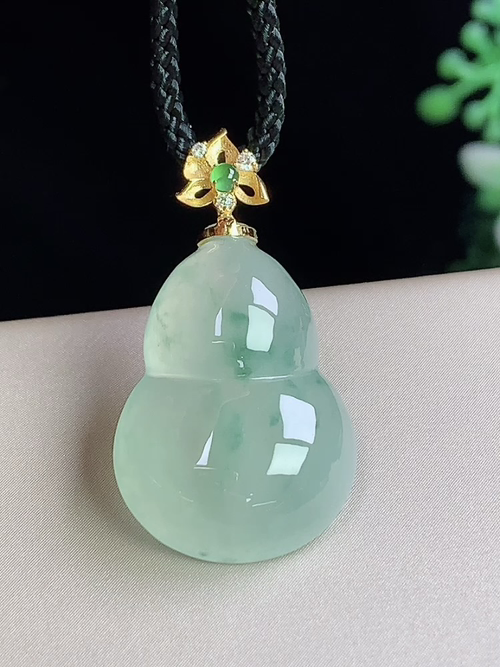 18k金镶冰飘花葫芦，无裂，尺寸22.4-15.5-5.7mm，j19lyg