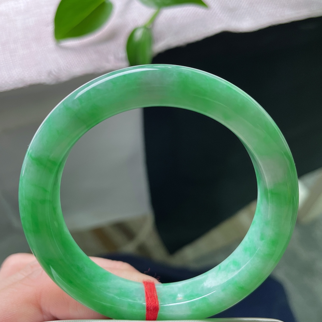 54.4/11.9/9.1，满绿正圈，颜色鲜艳夺目，光彩照人，水润，细腻，皮纹，ss59366a
