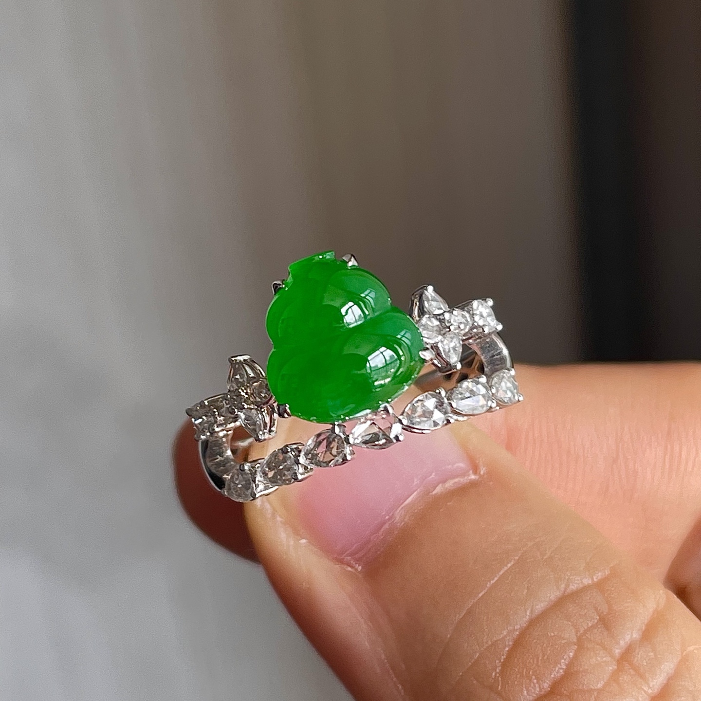 ️缅甸冰种阳绿葫芦戒指，色辣，18k金镶嵌，饱满水润，无裂，裸石尺寸9.2/9/6编码0918好数字