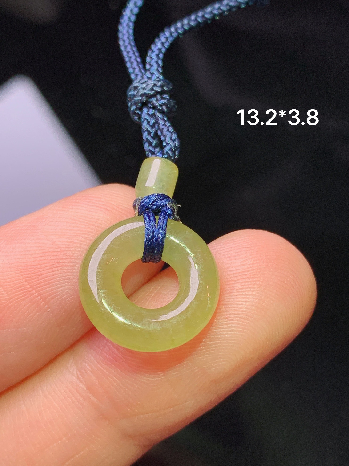 黄翡平安环吊坠 玉质细腻 色泽艳丽清新 水润亮眼 整体尺寸13.2*3.8 v4