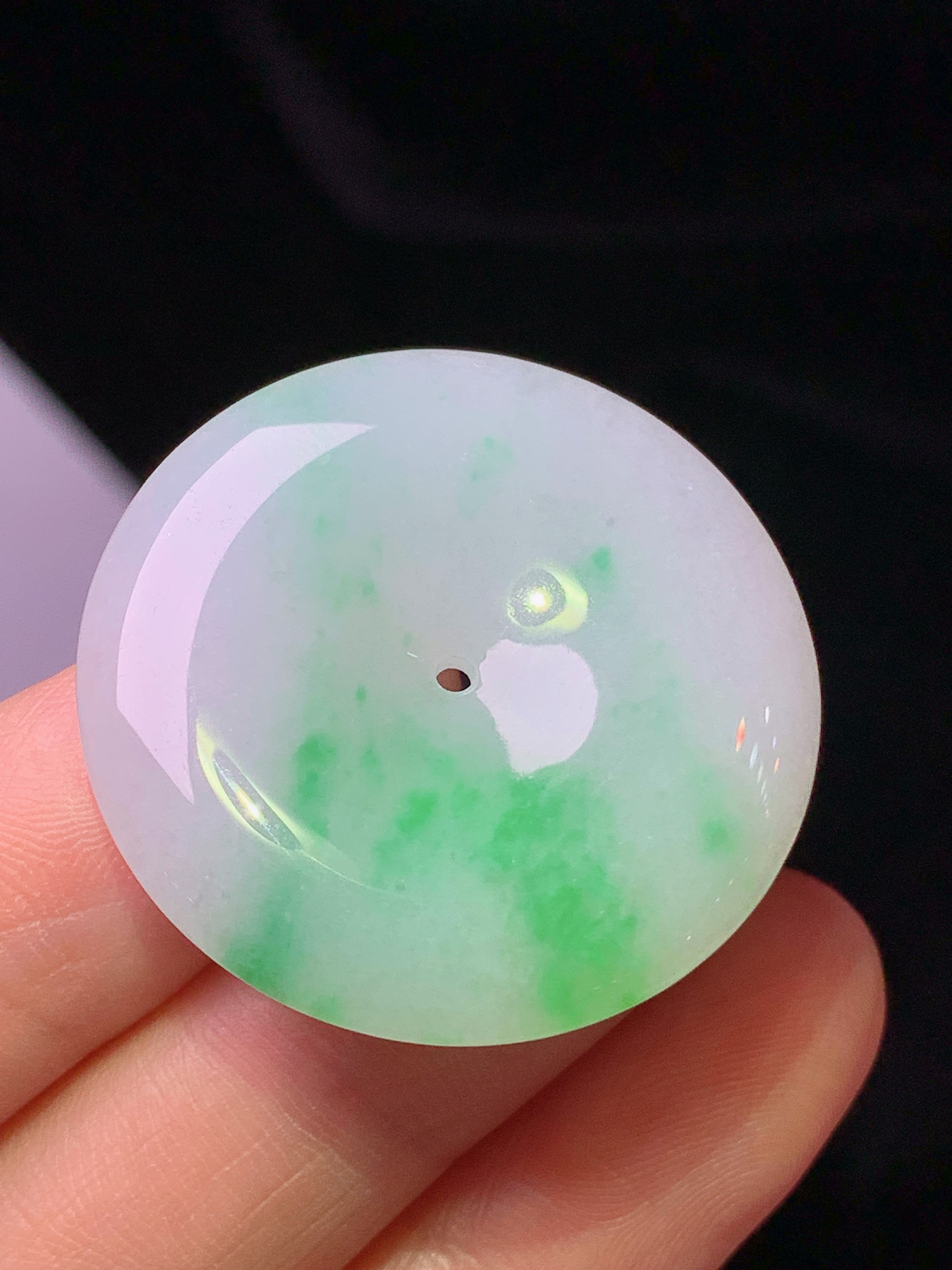 飘绿平安扣吊坠 玉质细腻 色泽艳丽清新 水润亮眼  整体尺寸30.8*6 w1