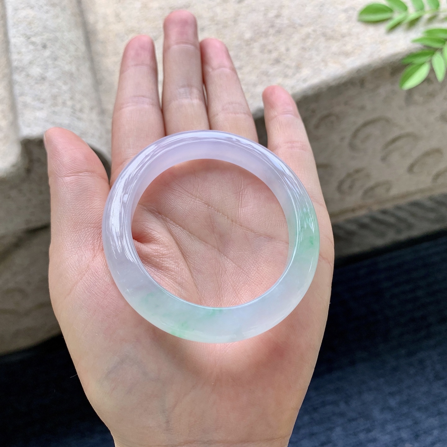 贵妃53 54 圈口54/47/8/8 编码G7091931 冰糯春带彩，水润，种老，细腻，打灯有絮线