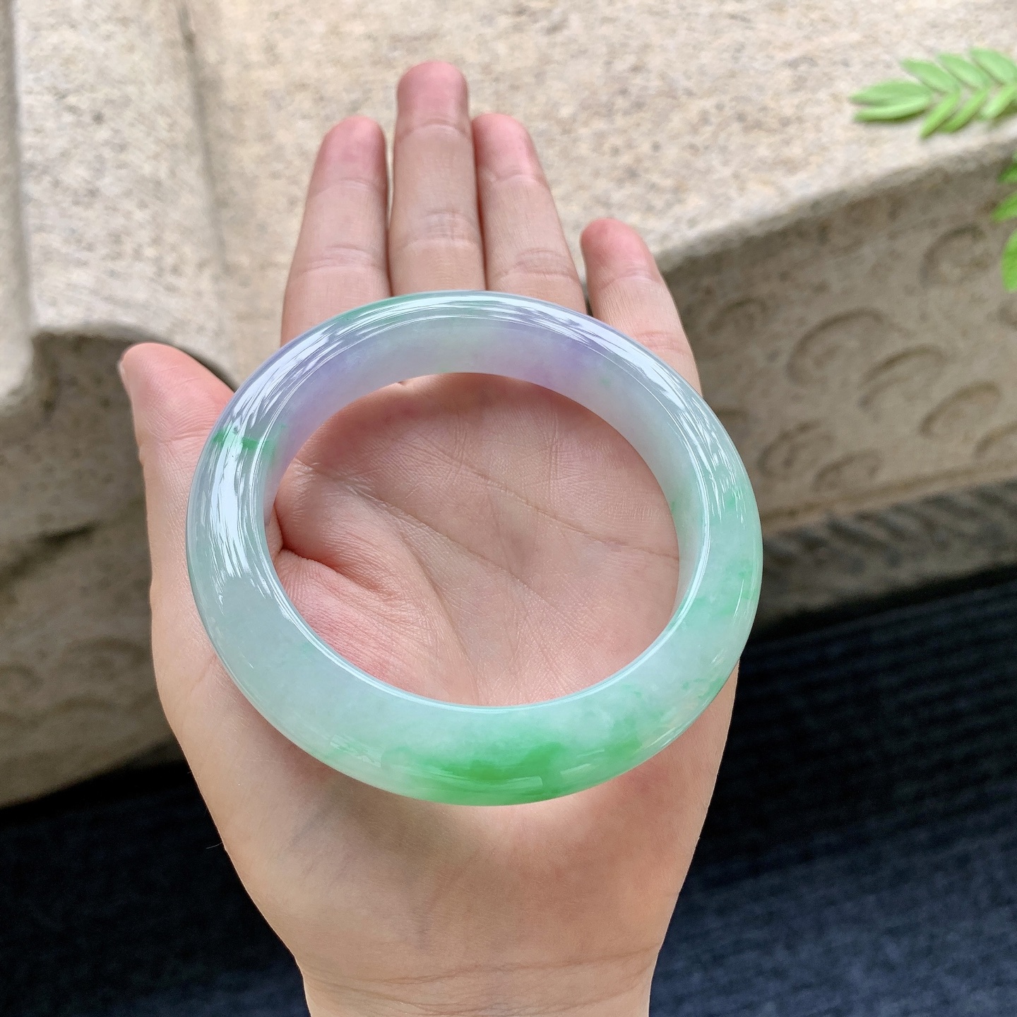正圈56 57 圈口57.5/12.2/10 编码H6090815 糯冰椿彩，水润，种老，细腻，无裂
