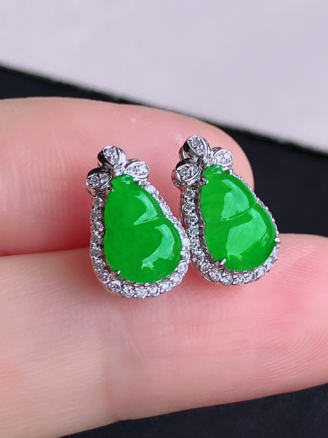 ️，阳绿葫芦耳钉，简约时尚，尺寸13/10.6/7.3/5/自然光实拍