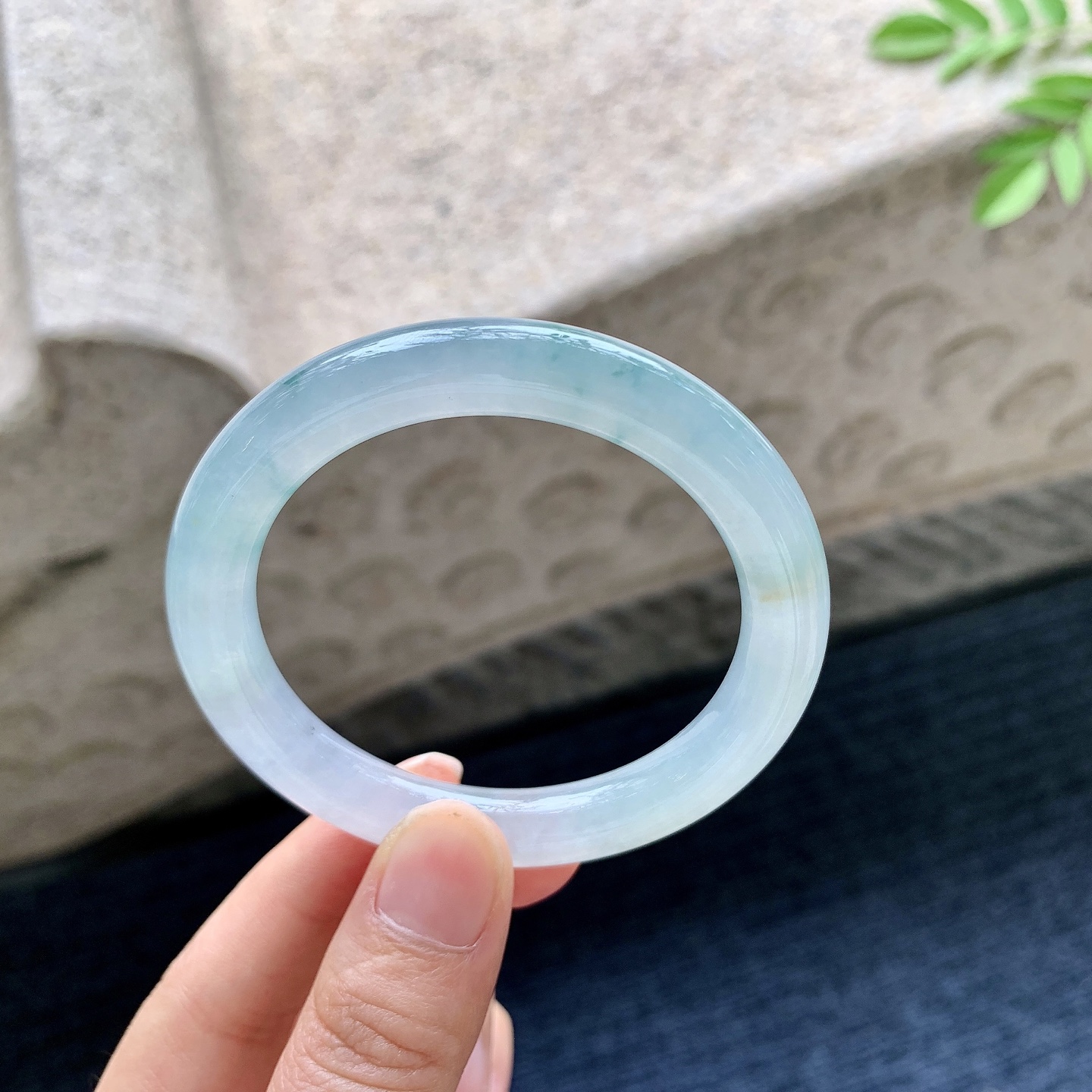 圆条49 50 圈口50.5/8.5/8.4 编码C5091910 糯冰飘花，水润，种老，细腻，打灯有棉线